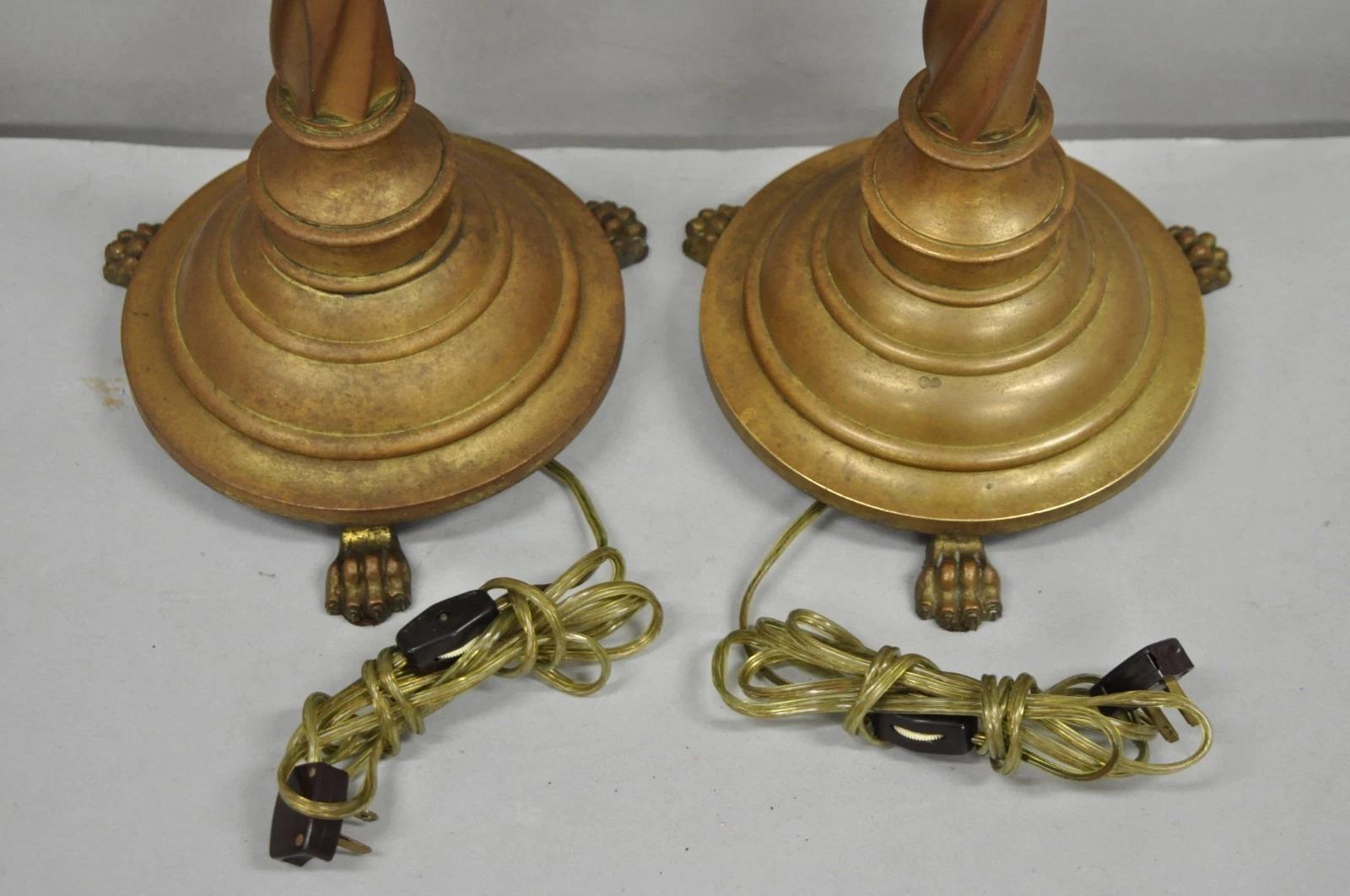 Paire de chandeliers de table en laiton patiné Renaissance gothique anglaise ancienne en vente 3