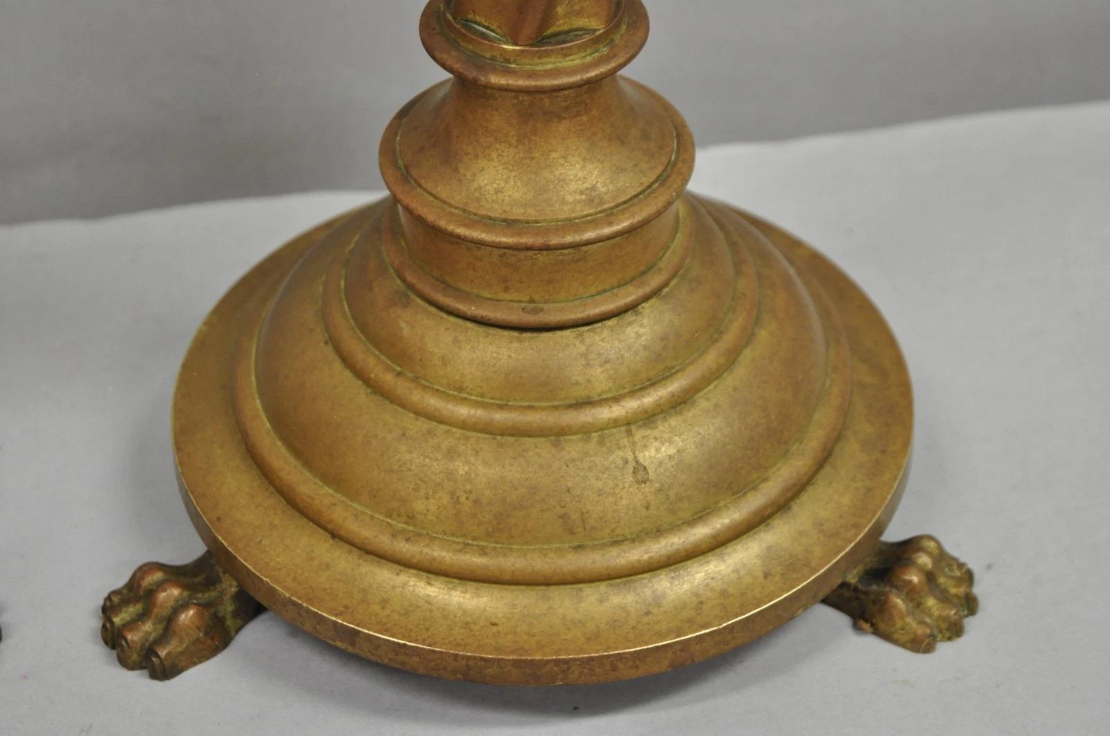 Paire de chandeliers de table en laiton patiné Renaissance gothique anglaise ancienne en vente 4