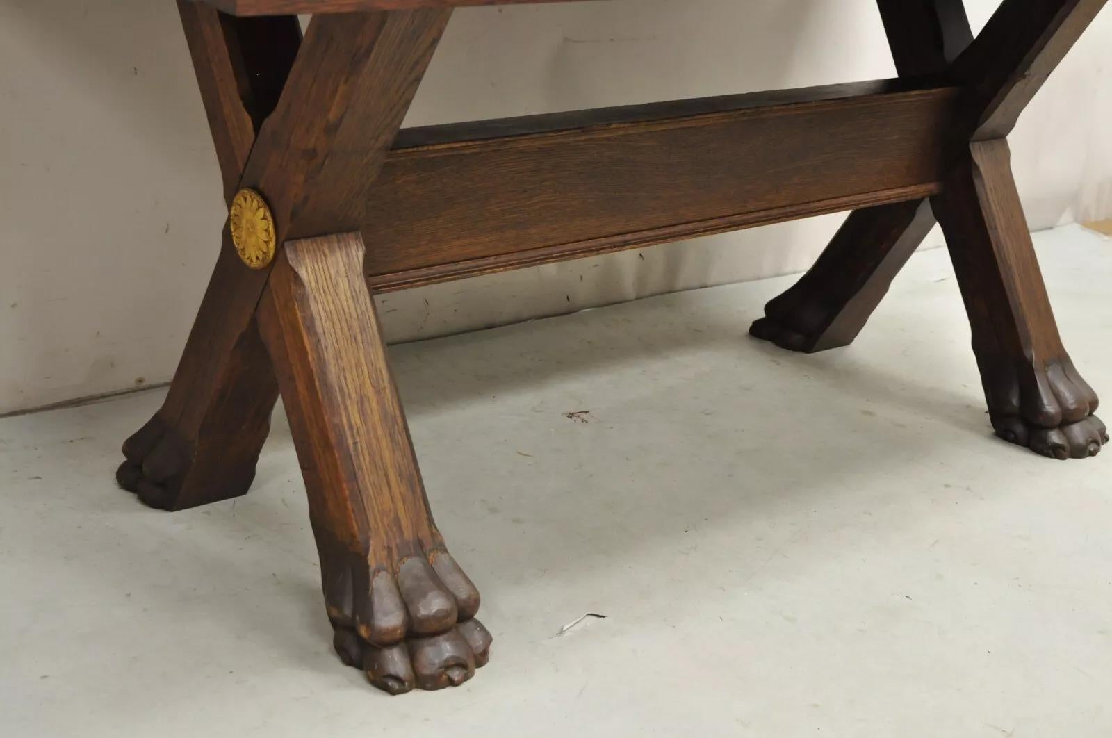 Ancienne table de salle à manger de la Renaissance anglaise en chêne à tréteaux Sawbuck avec pieds en patte en vente 6