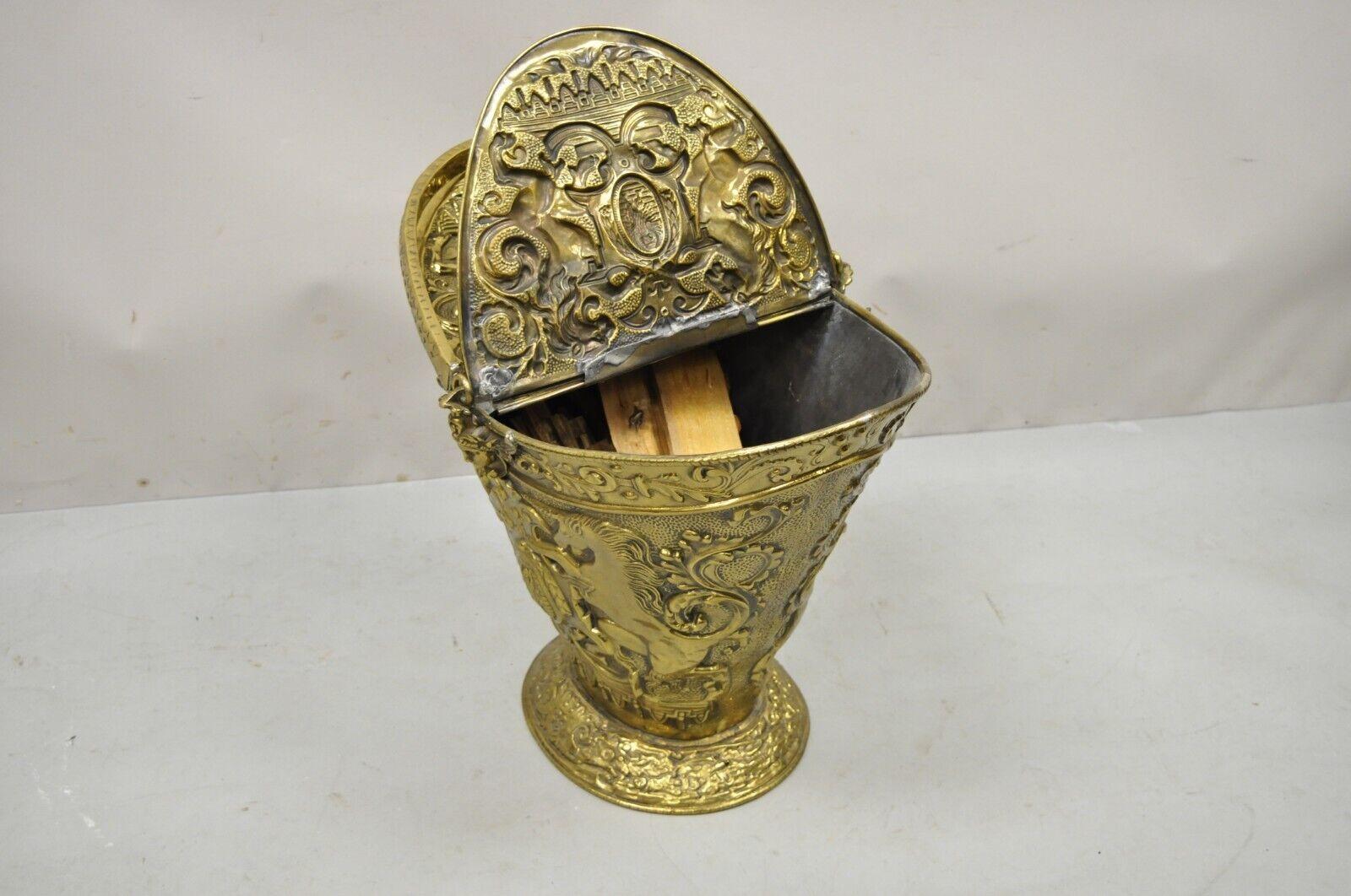 Ancienne poubelle à charbon en laiton de la Renaissance anglaise avec licorne, bouclier et lion en vente 6