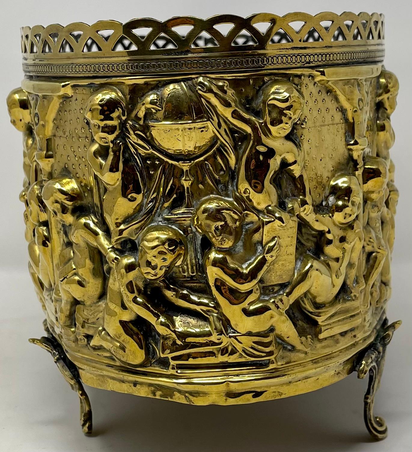 Antique English Repousse Brass Planter, Circa 1900's. In Good Condition For Sale In New Orleans, LA