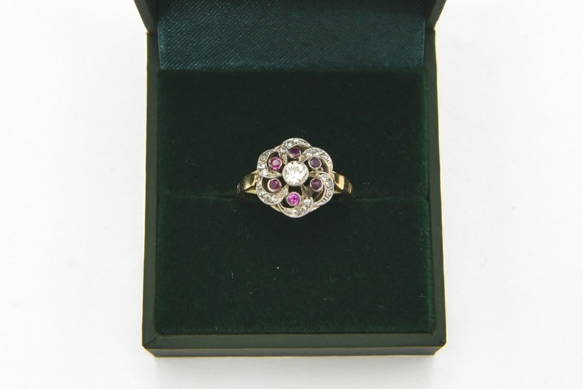 Women's or Men's Antique English ring with diamonds and rubies, early 20th century.