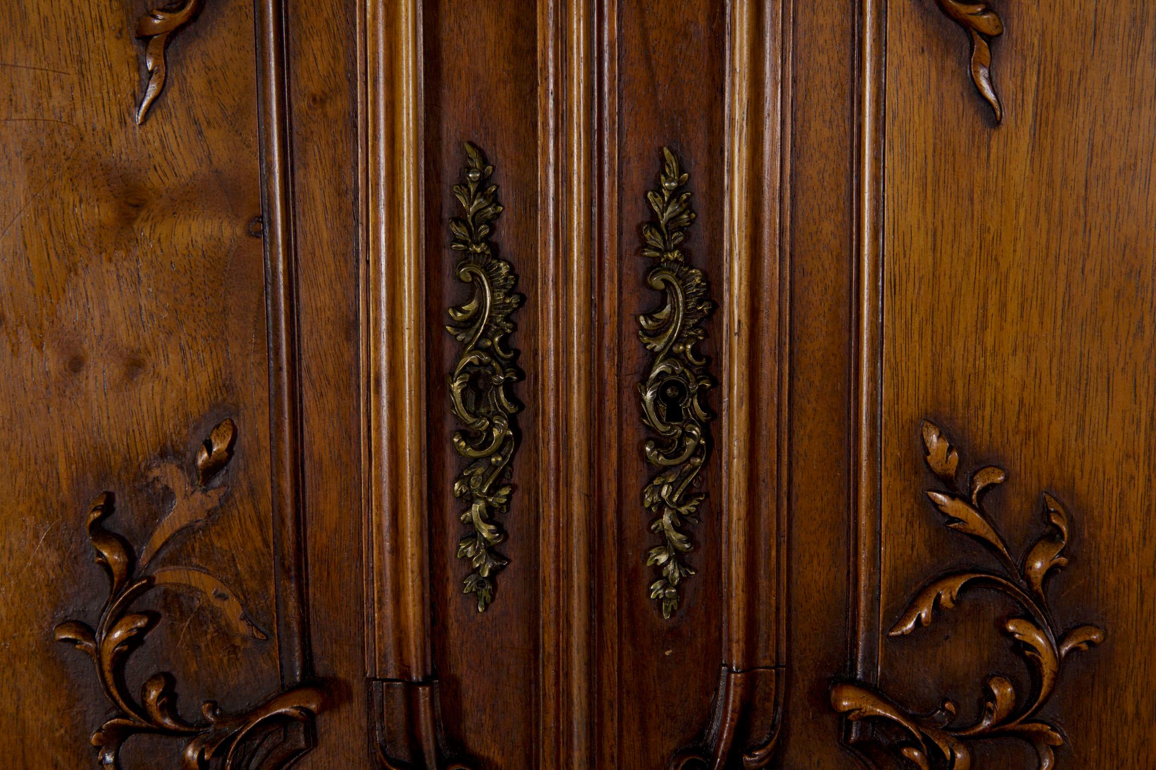 Antique English Rococo Revival Cabinet Server Buffet Deux Corps, circa 1880 1