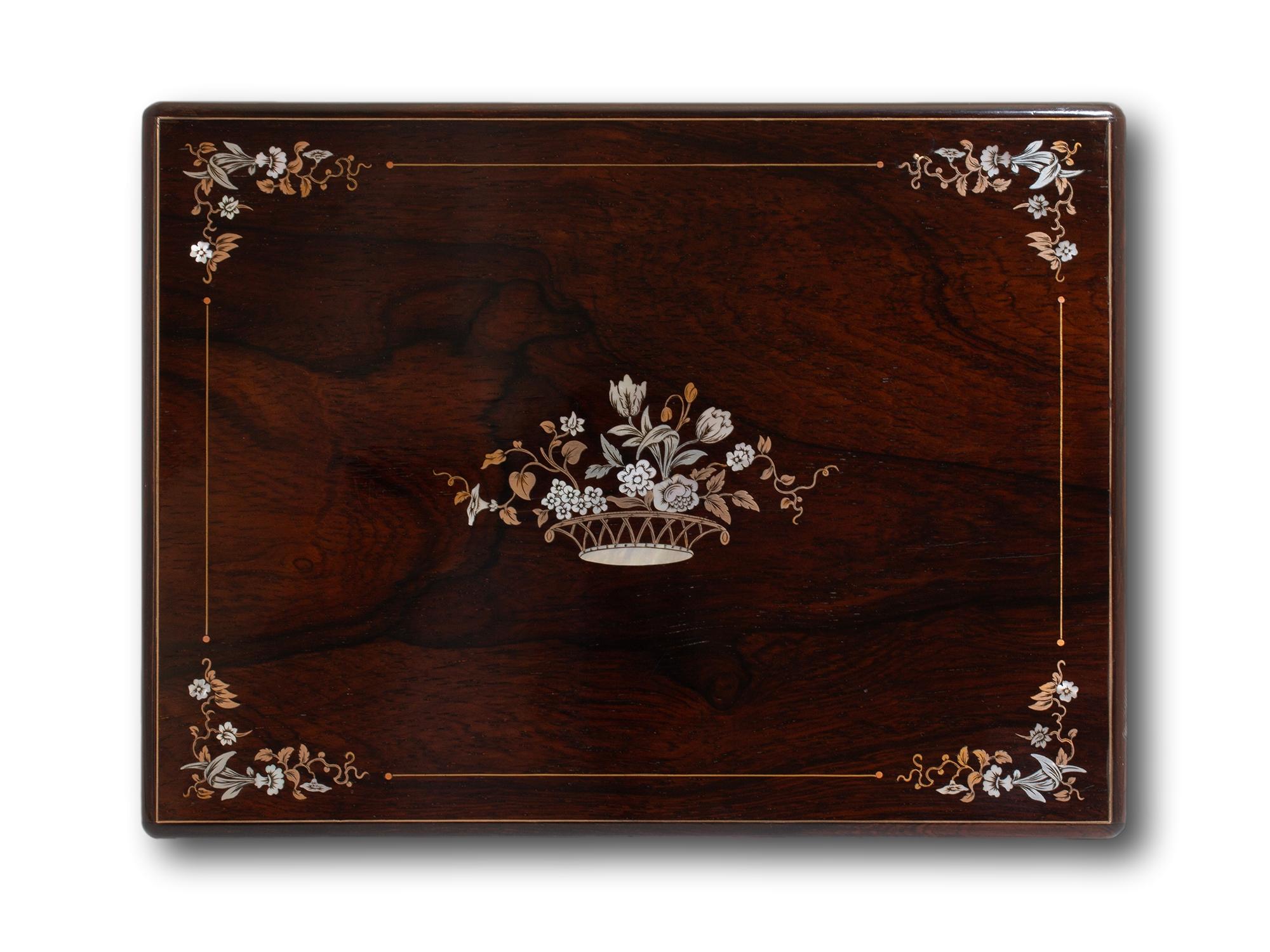 Argent Ancienne boîte à couture anglaise incrustée de bois de rose en vente