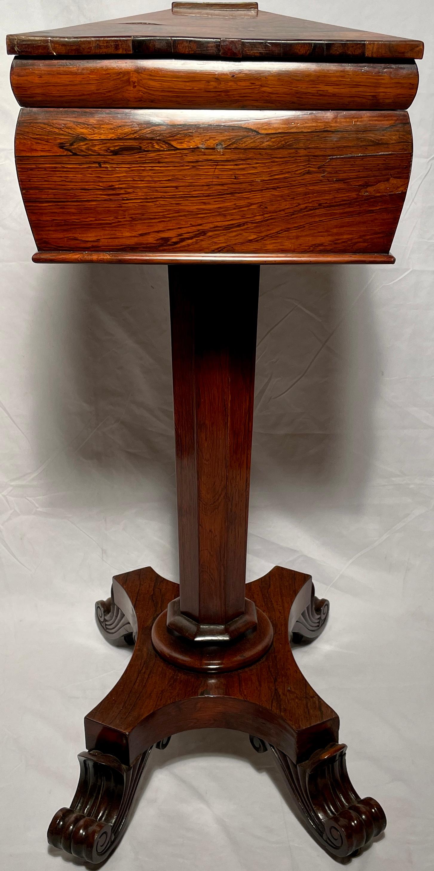 Victorien Ancienne table à thé anglaise en bois de rose avec intérieur complet, vers 1845-1865. en vente
