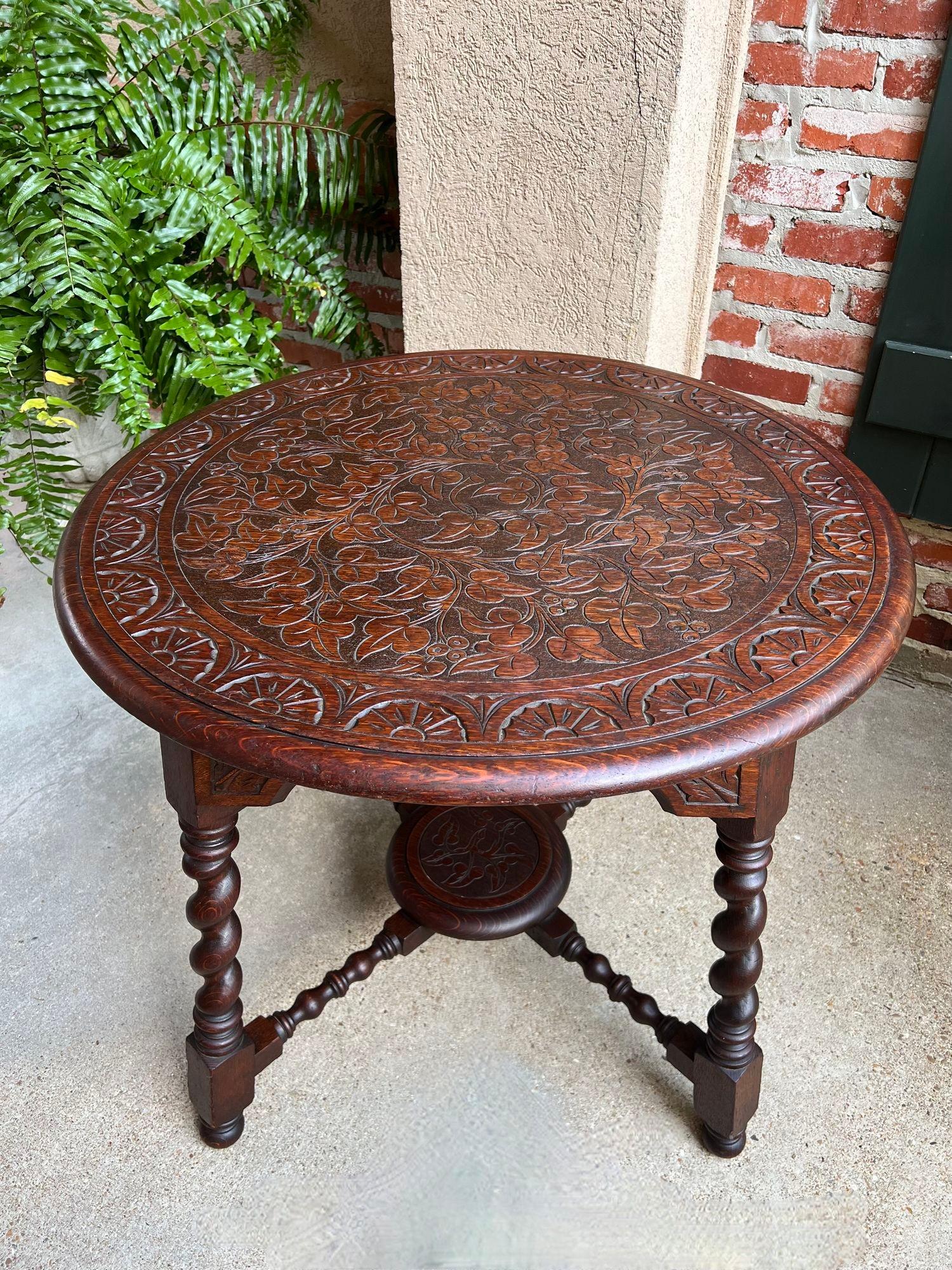 Antique English ROUND Side Center Table BARLEY TWIST Carved Oak Jacobean c1910 In Excellent Condition For Sale In Shreveport, LA