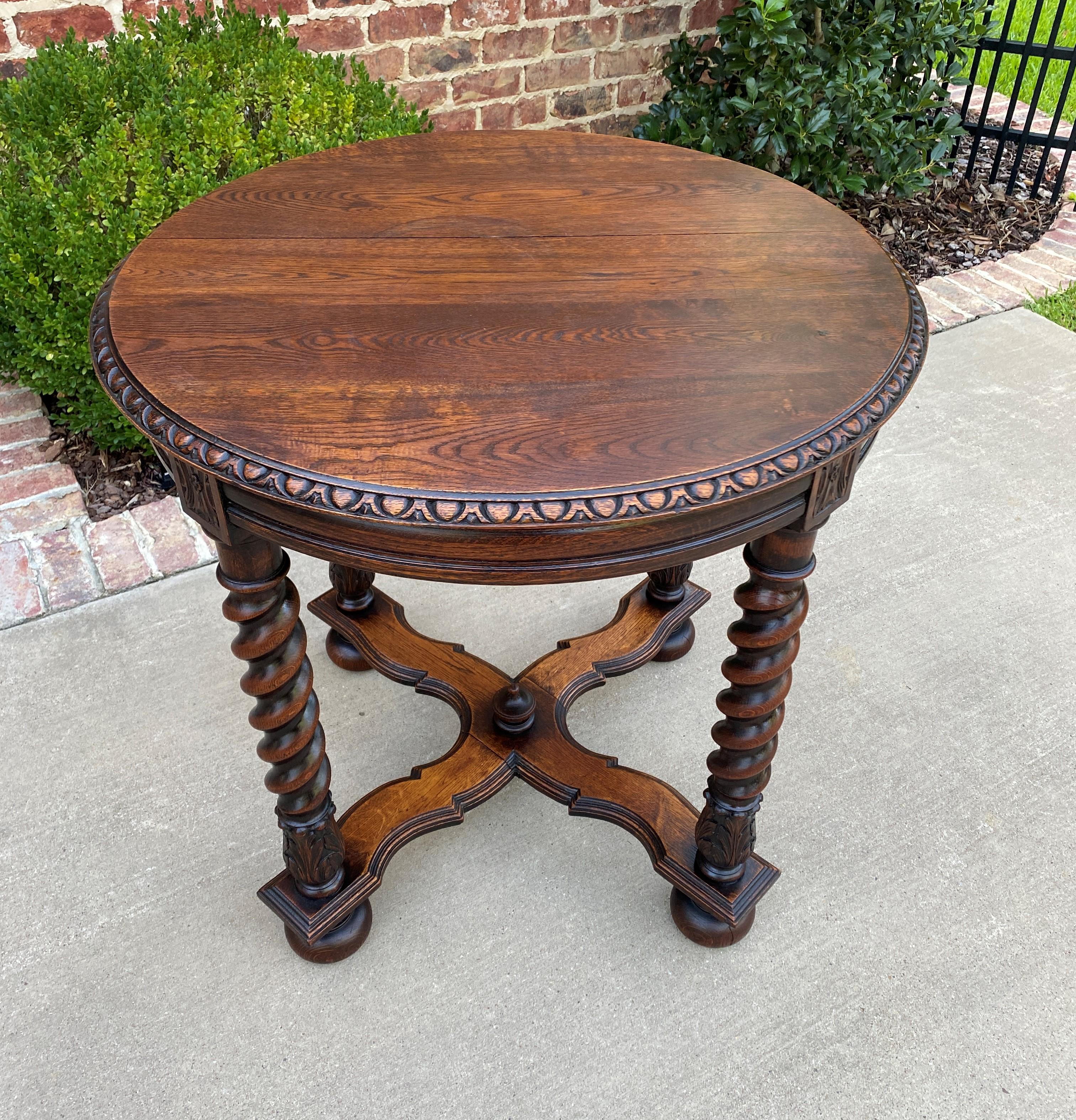 Antique English Round Table End Occasional Table Barley Twist Oak, 1930s In Good Condition In Tyler, TX