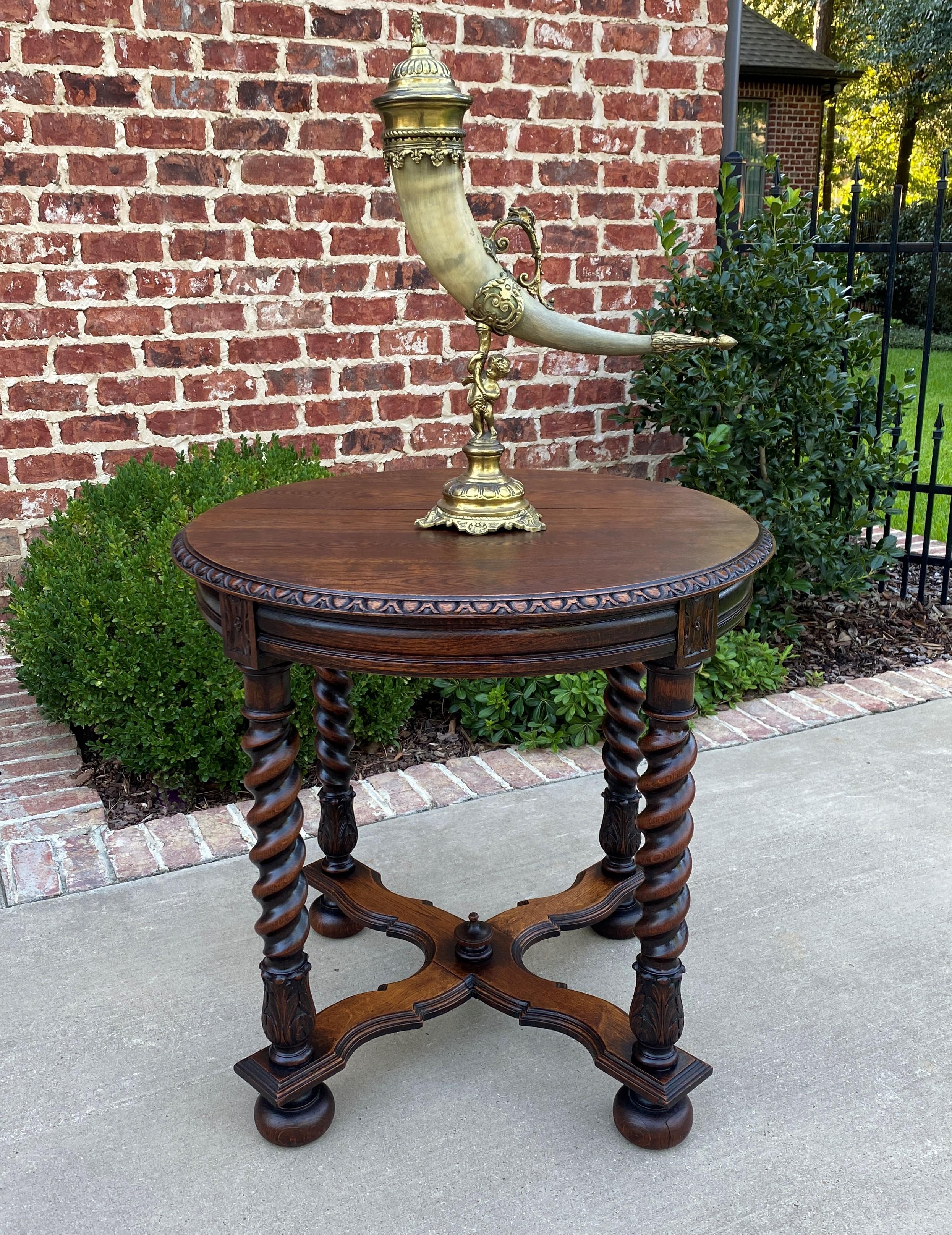 Mid-20th Century Antique English Round Table End Occasional Table Barley Twist Oak, 1930s