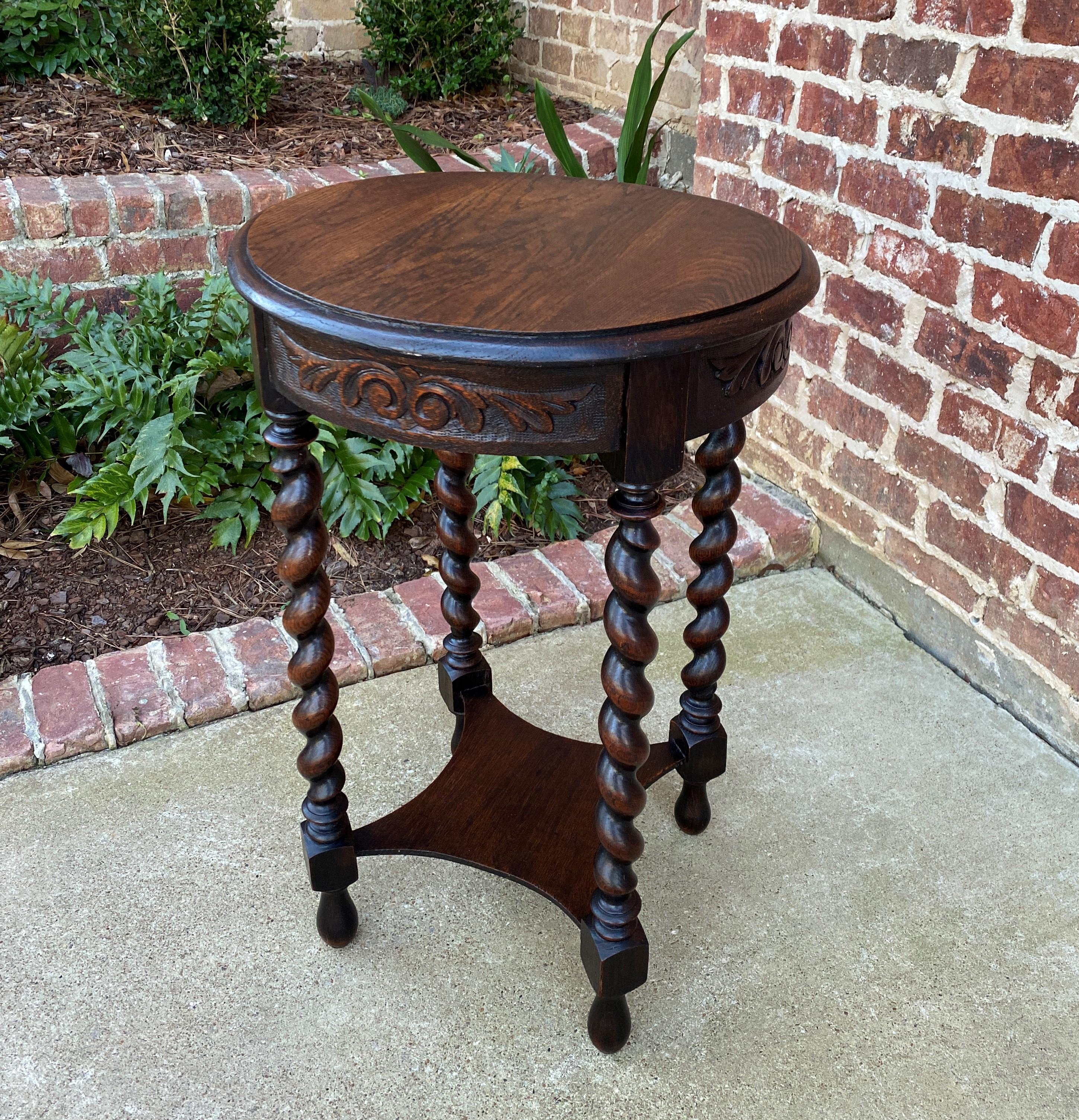 Antique English Round Table End Table Occasional Table Barley Twist Oak 2-Tier In Good Condition In Tyler, TX