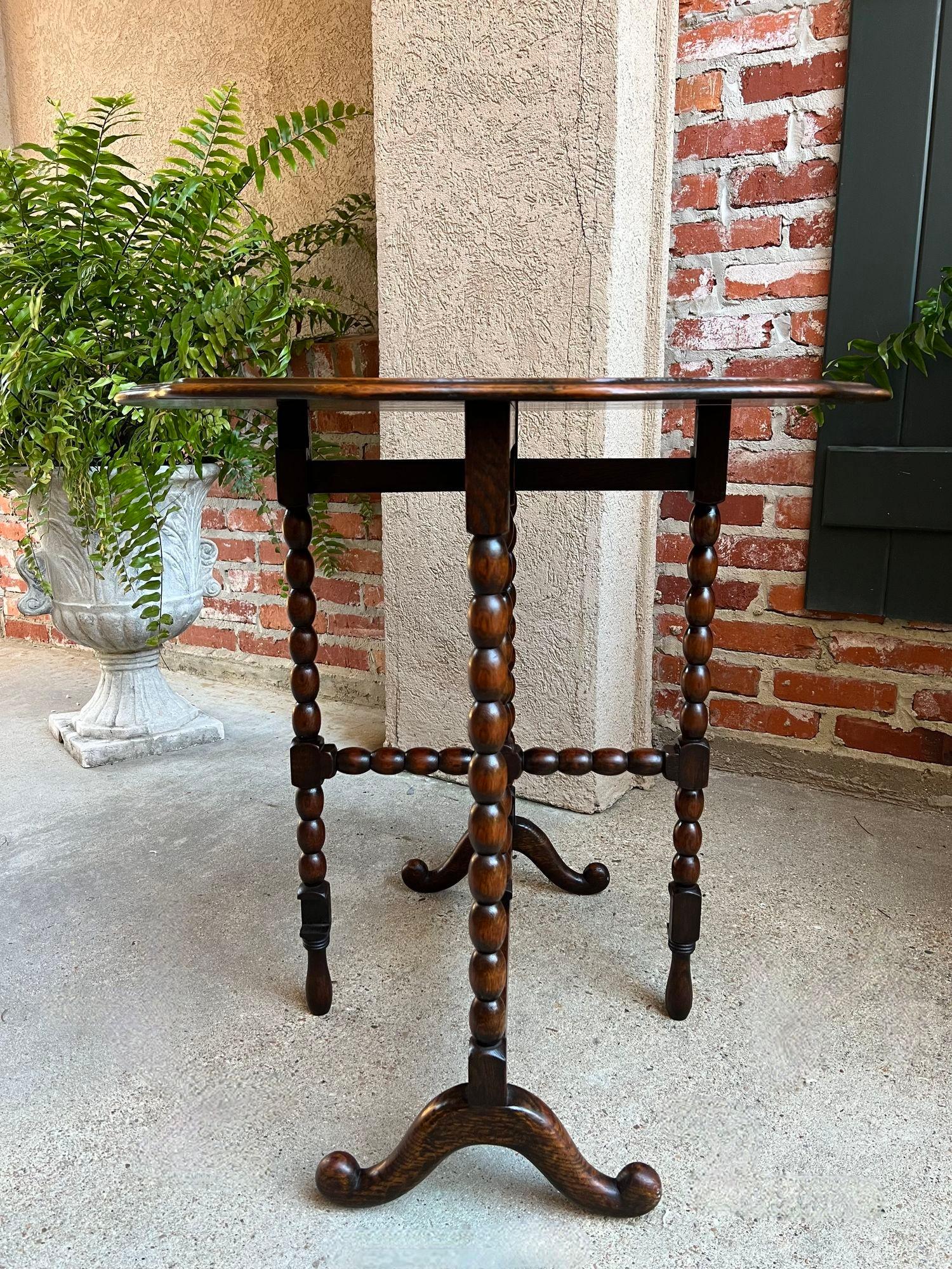 Early 20th Century Antique English Round Table Tilt Flip Top Gateleg Folding Side Carved Oak c1900