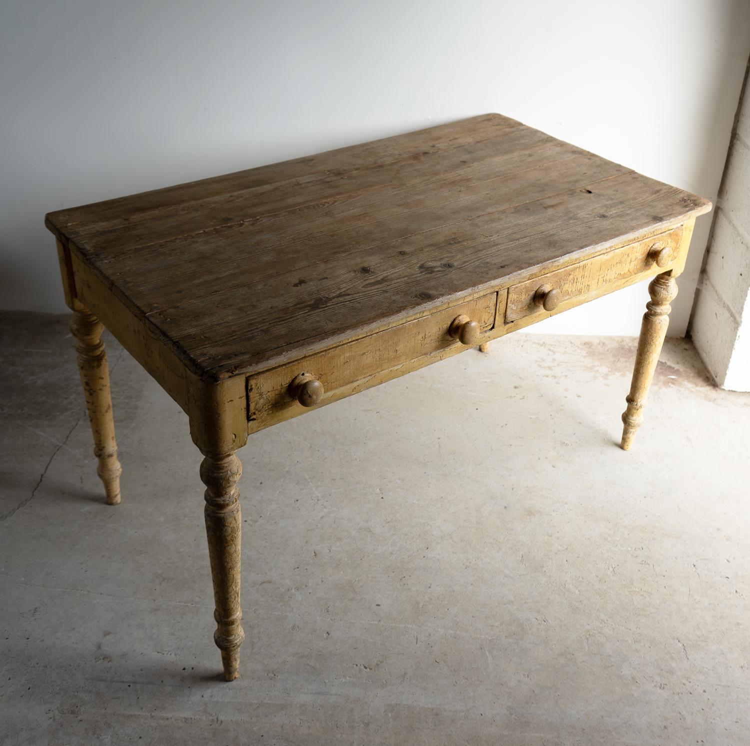 Antique English Rustic Farmhouse Painted Pine Kitchen Dining Table, 19th Century en venta 2