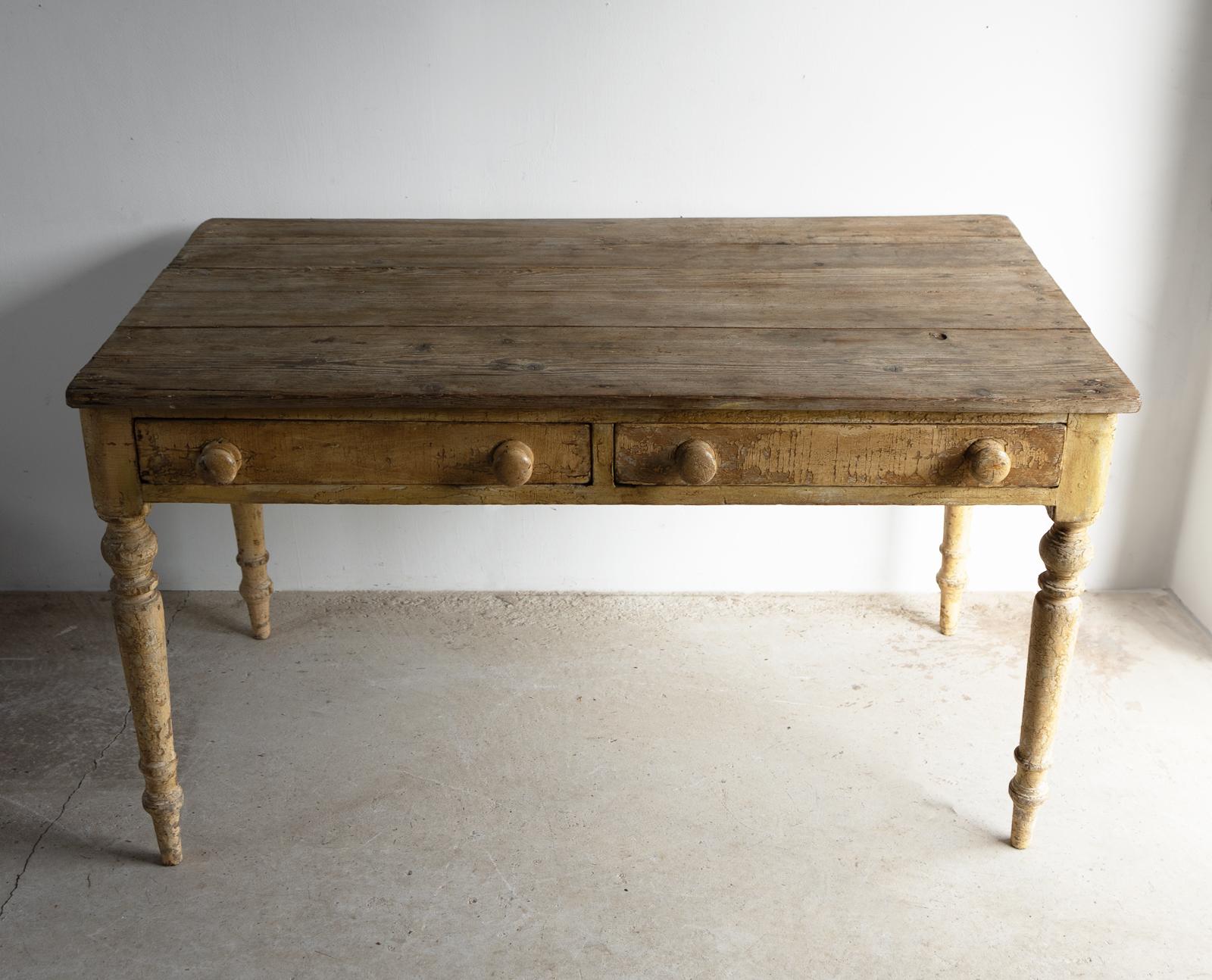 Antique English Rustic Farmhouse Painted Pine Kitchen Dining Table, 19th Century Pino en venta