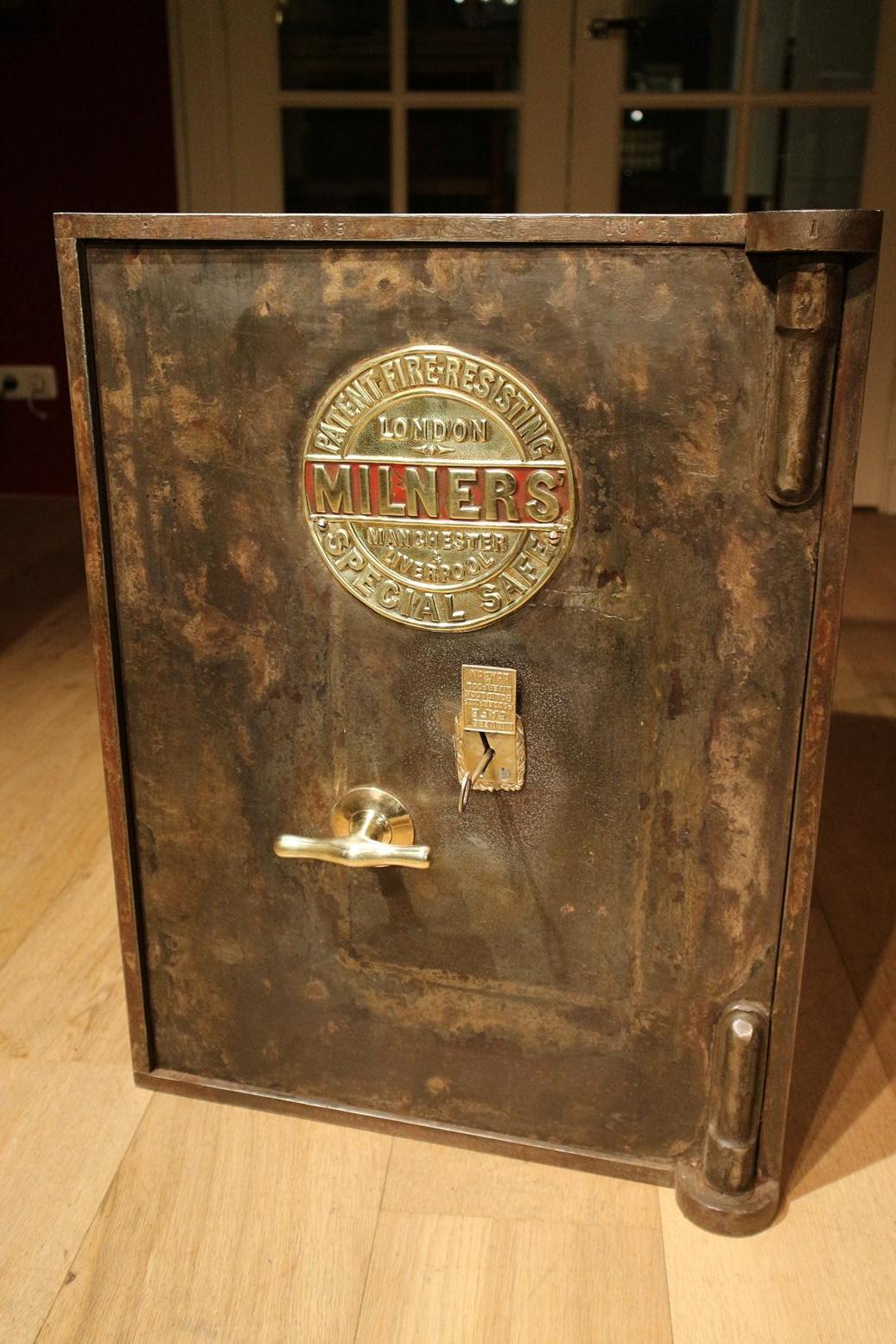Beautiful antique English safe entirely in original and well-working condition / lock. No keys to the drawers Beautiful aged look It is a safe from the Milner company from Liverpool & London. The special thing about this safe is that it has a powder