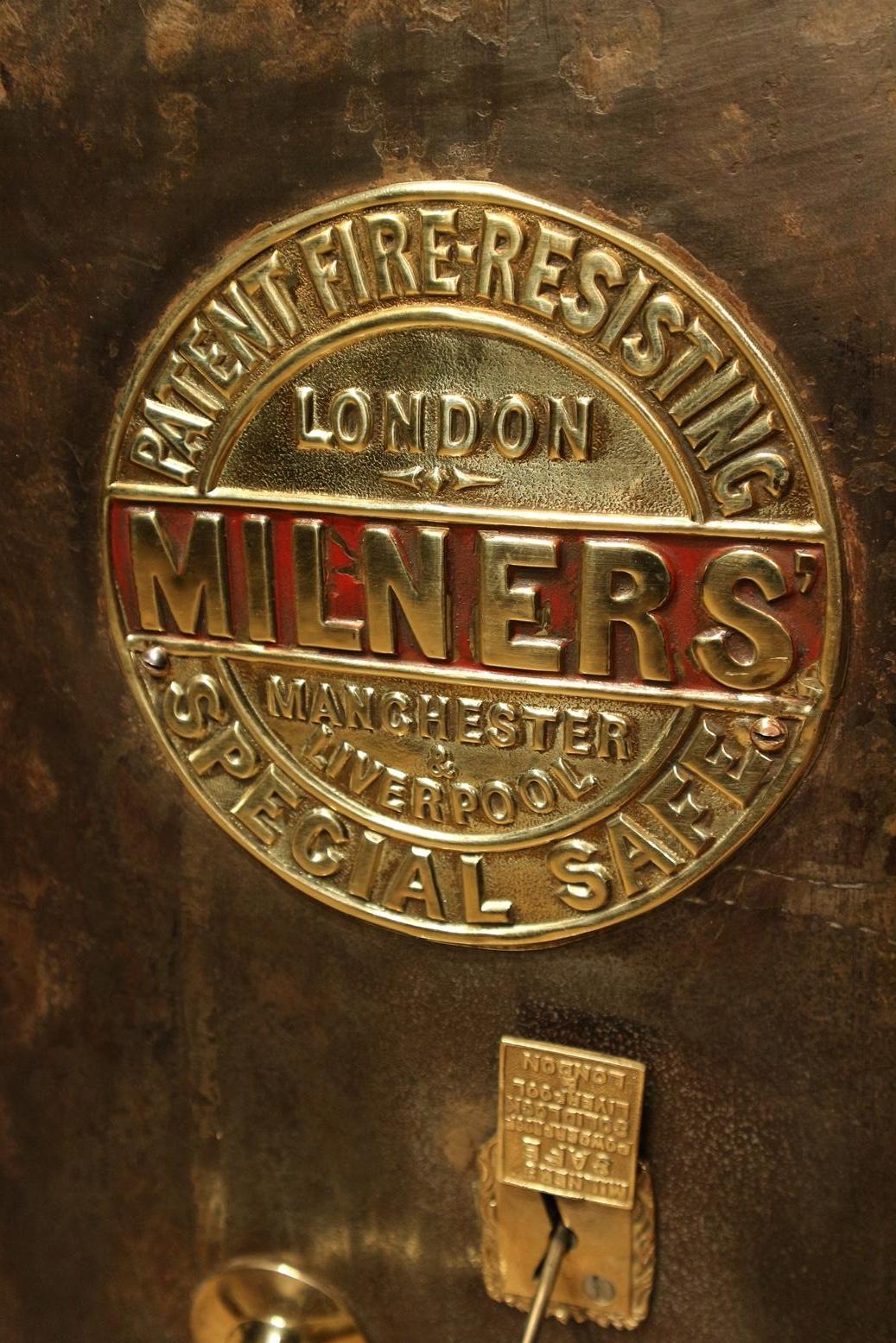 Antique English Safe from Milners In Good Condition In Eindhoven, NL