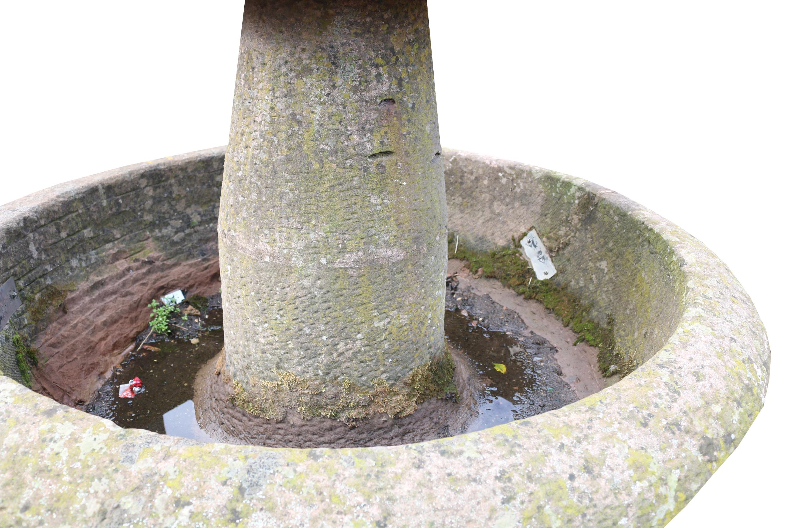 Antigua fuente de piedra arenisca inglesa para jardín en Bueno estado para la venta en Wormelow, Herefordshire