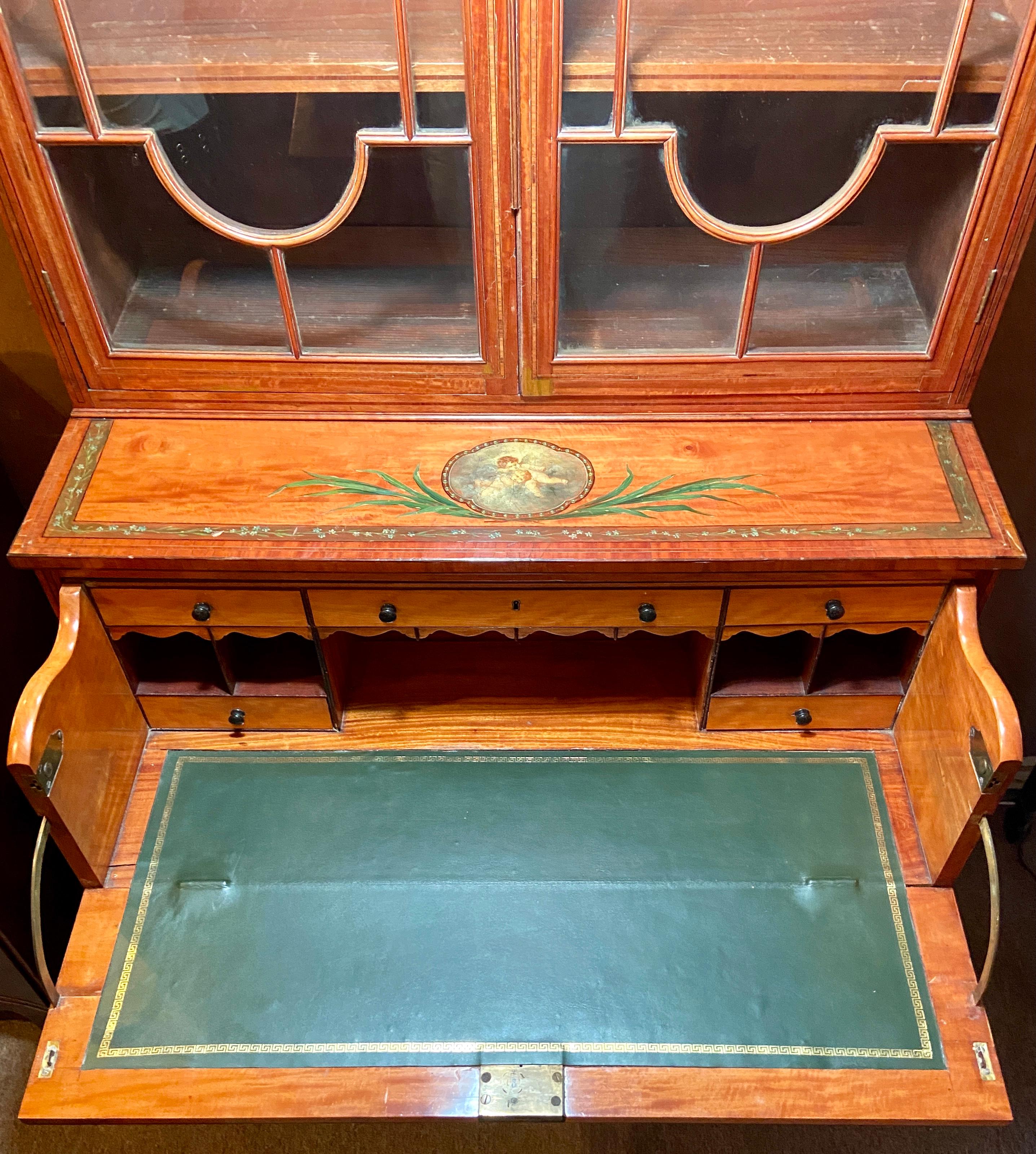 Antikes englisches Satinholz-Bücherregal mit Herbstfront-Schreibtisch, um 1870-1890 im Zustand „Gut“ im Angebot in New Orleans, LA