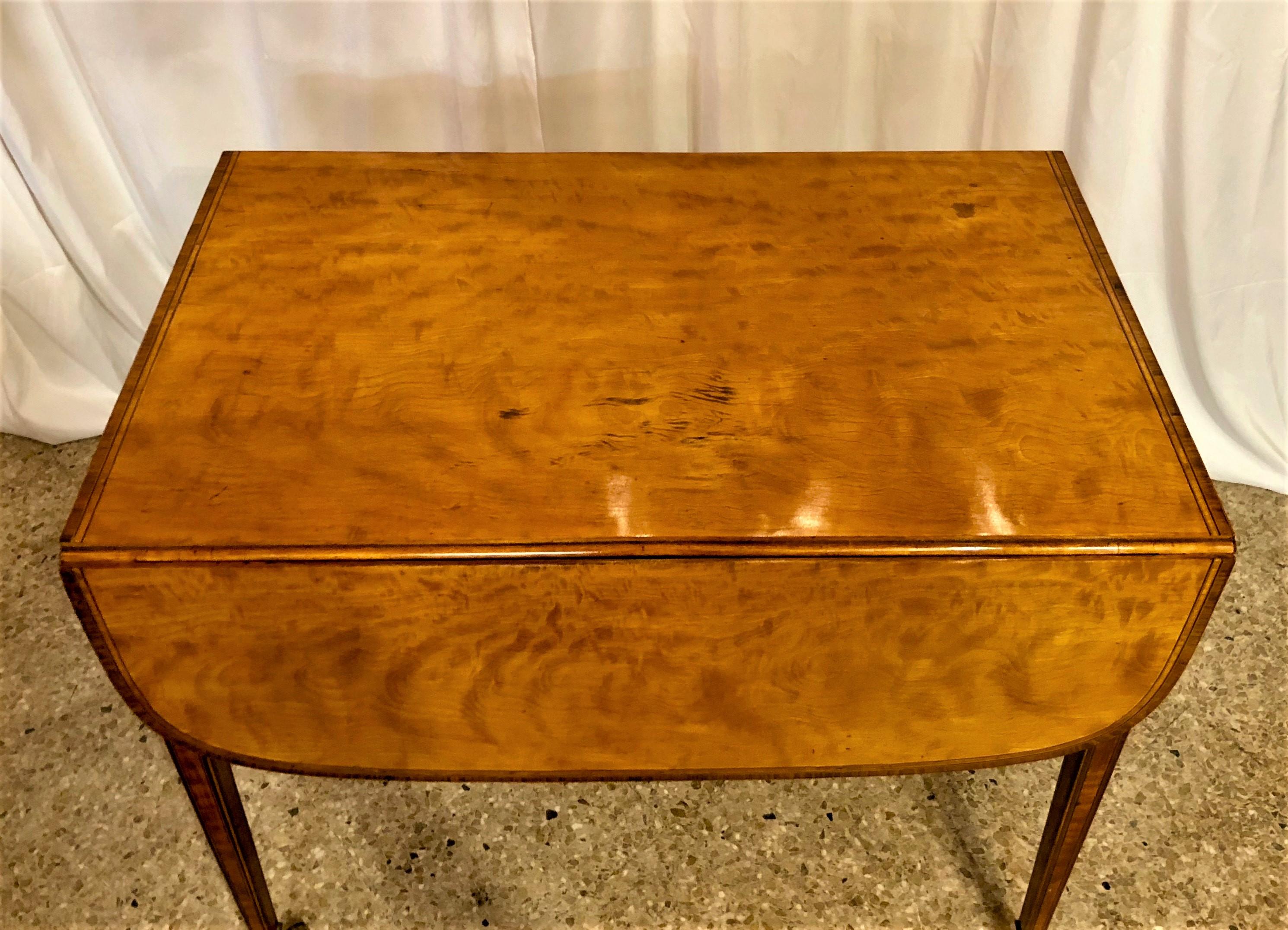Antique English Satinwood Drop Leaf Table, circa 1810-1820 For Sale 1