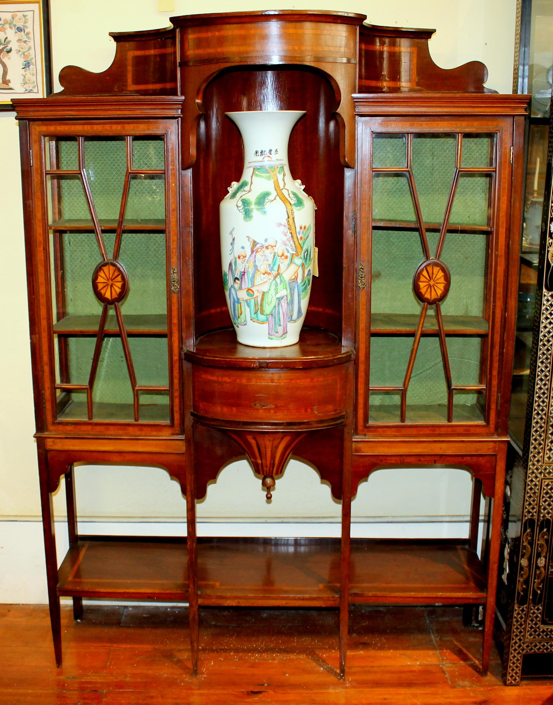 Antique English inlaid mahogany Edwardian display cabinet with 