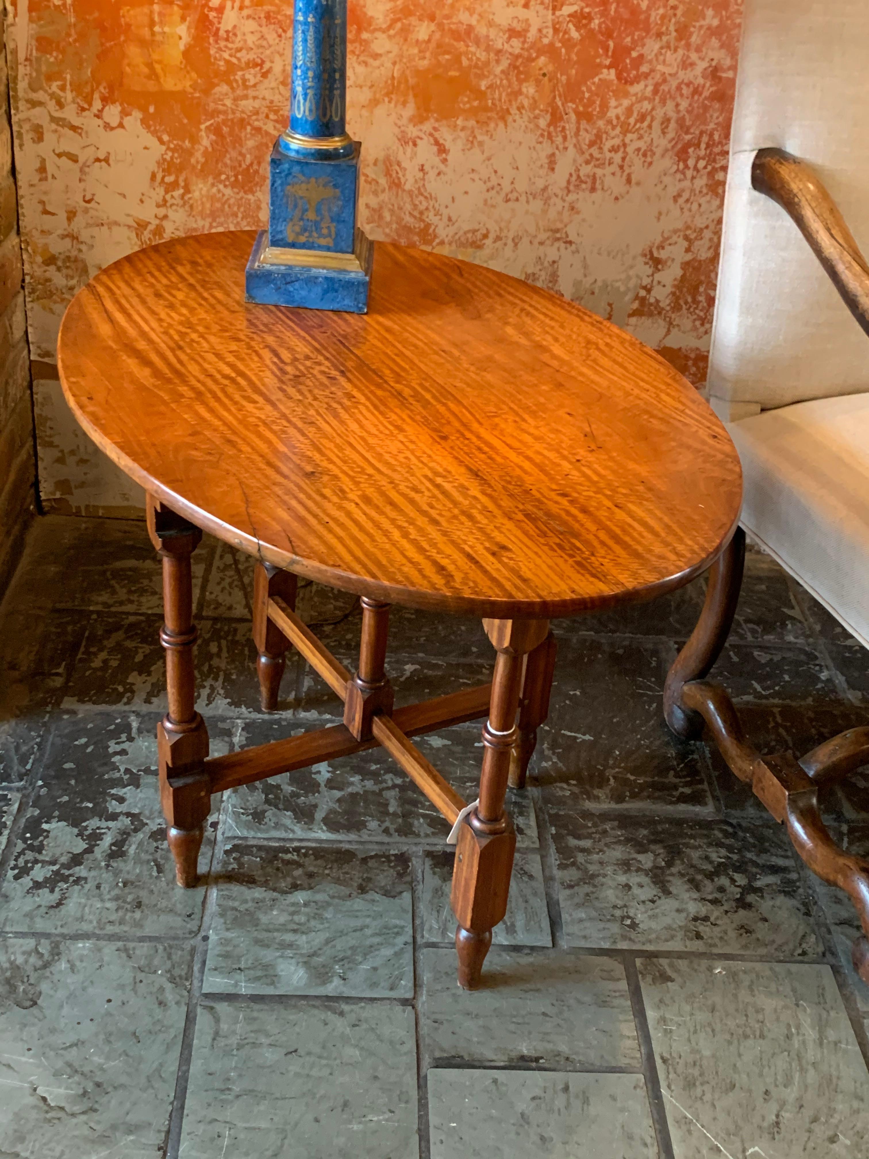 Antique English Satinwood Occasional Table In Good Condition For Sale In New Orleans, LA