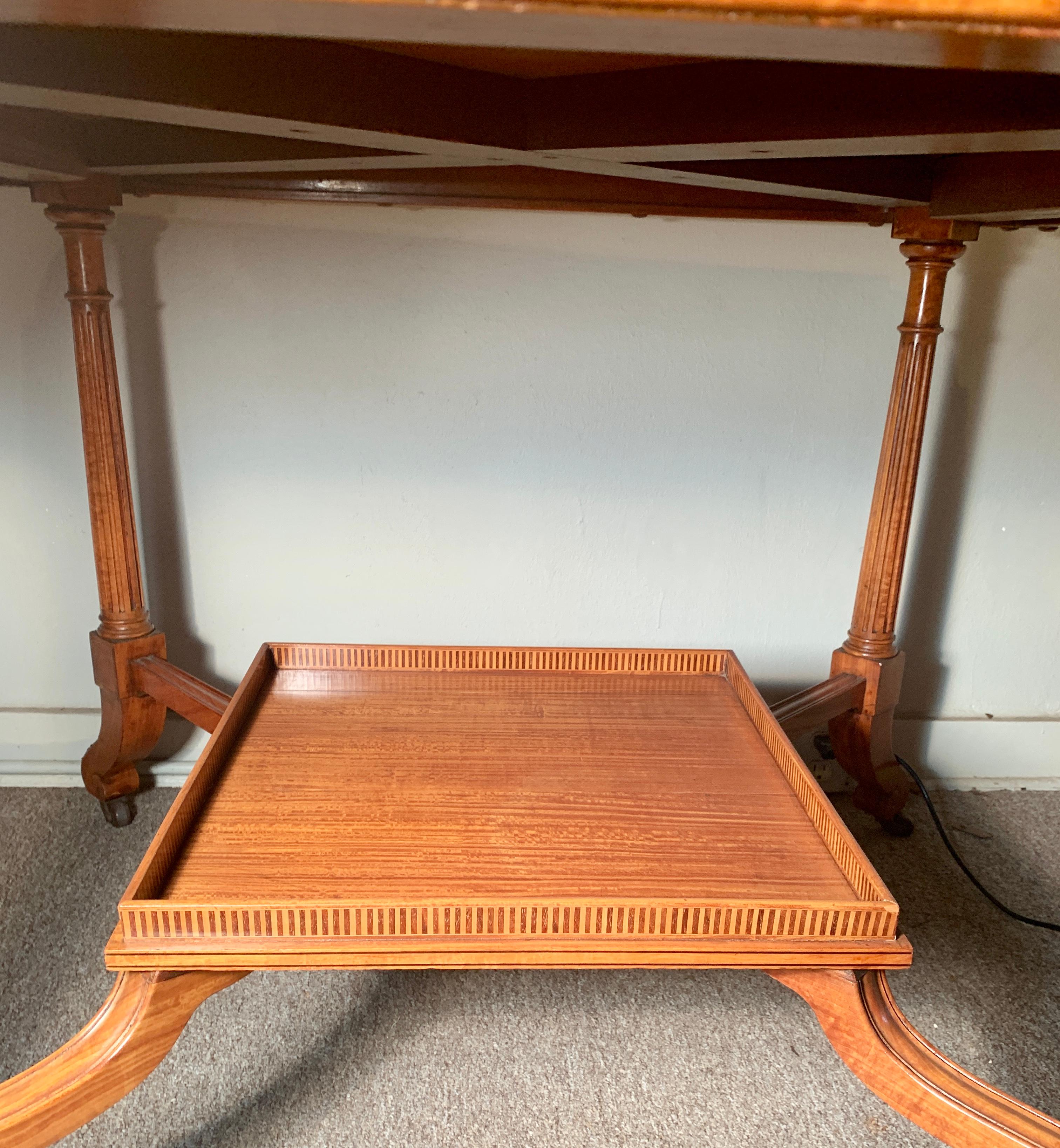 Antique English Satinwood Table, circa 1880 In Good Condition For Sale In New Orleans, LA