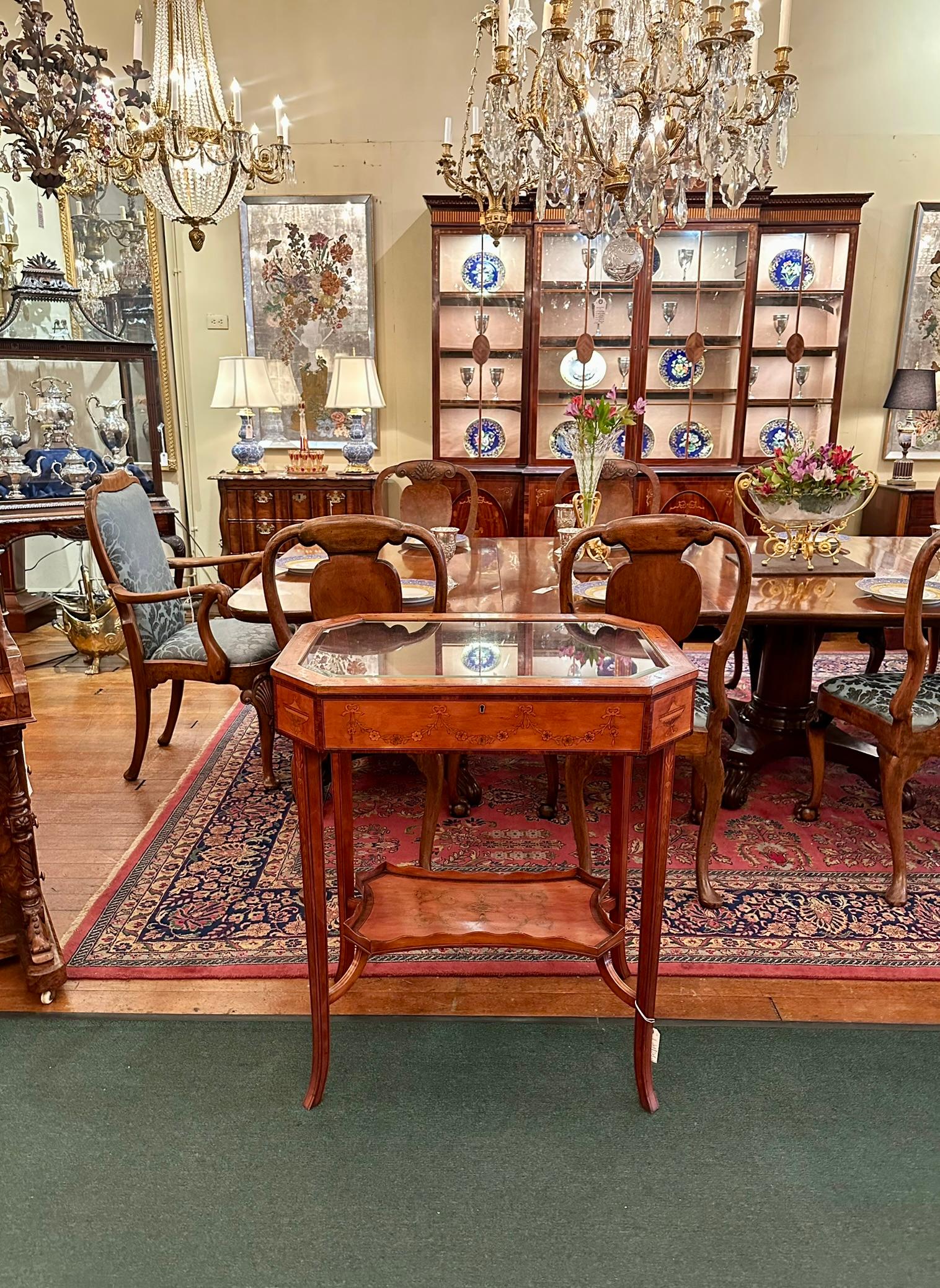 Antique English Satinwood Tabletop Vitrine, Circa 1880. en vente 6