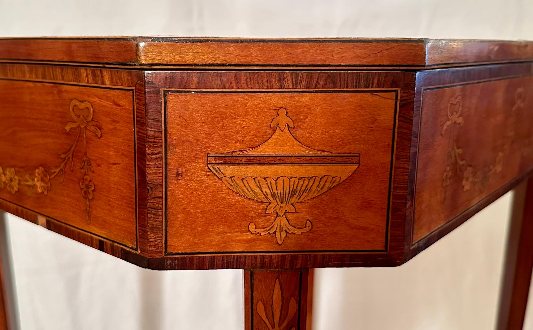 Antique English Satinwood Tabletop Vitrine, Circa 1880. en vente 3