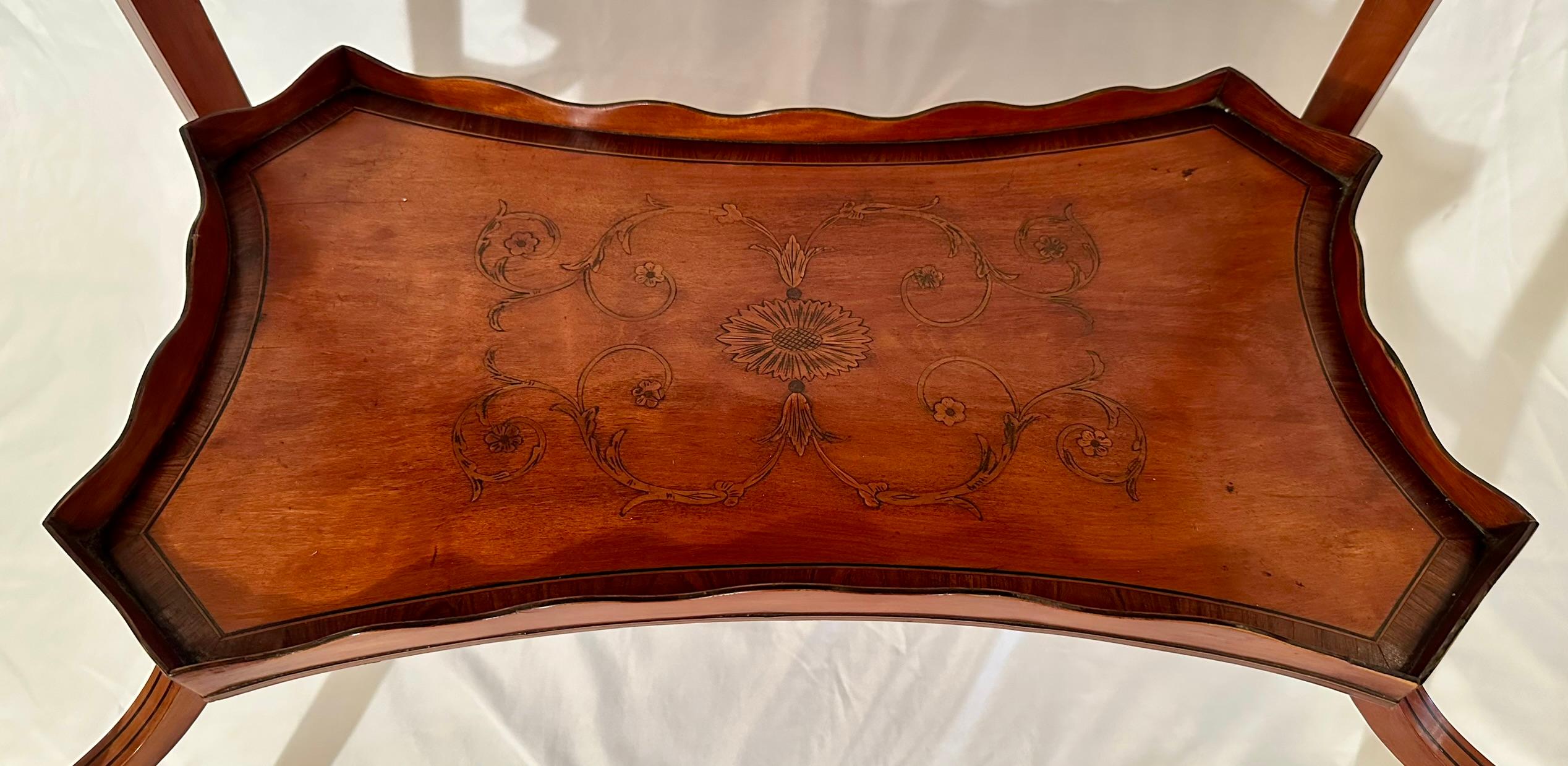 Antique English Satinwood Tabletop Vitrine, Circa 1880. en vente 4