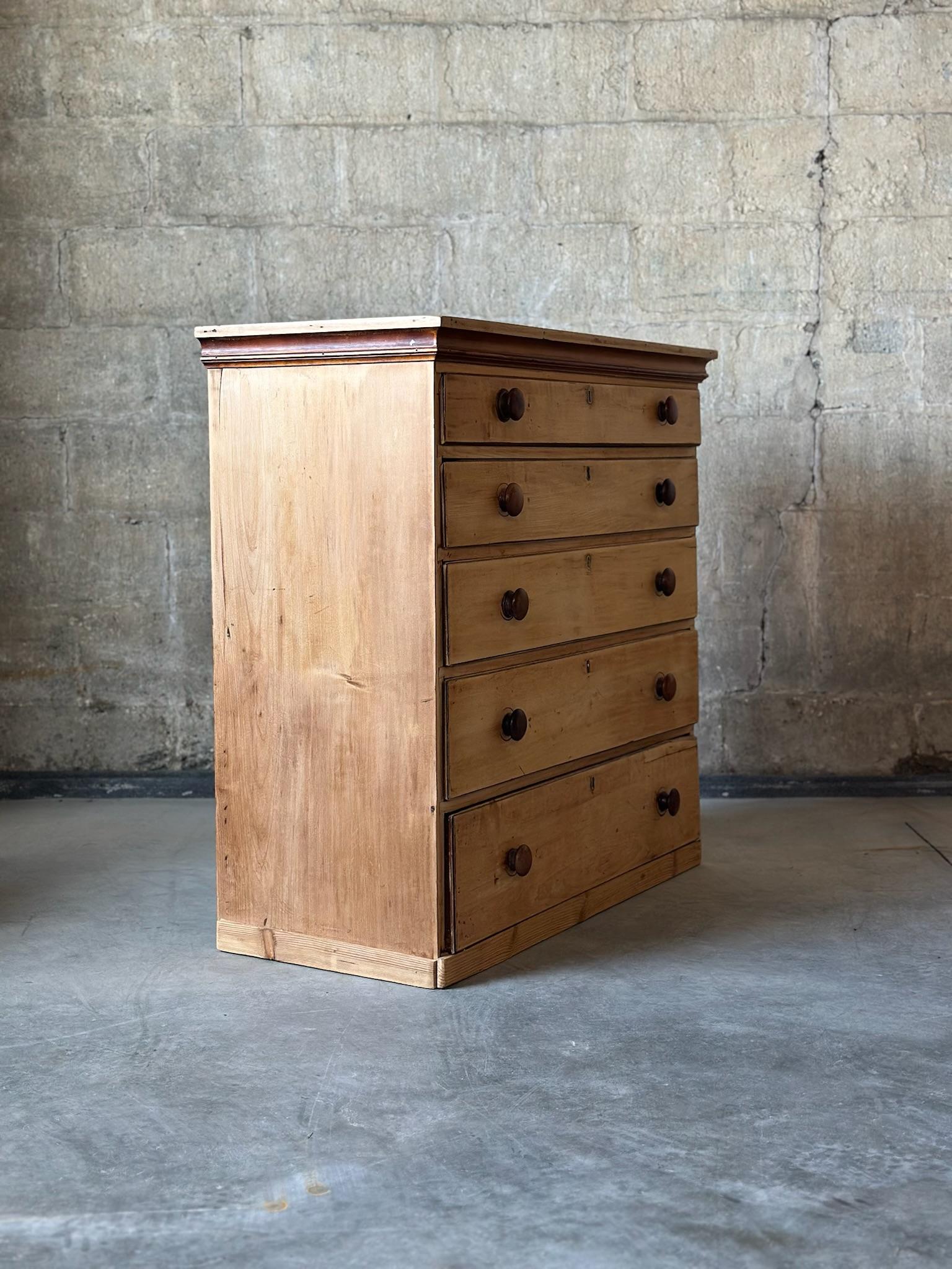 Édouardien Ancienne commode anglaise en pin frotté en vente