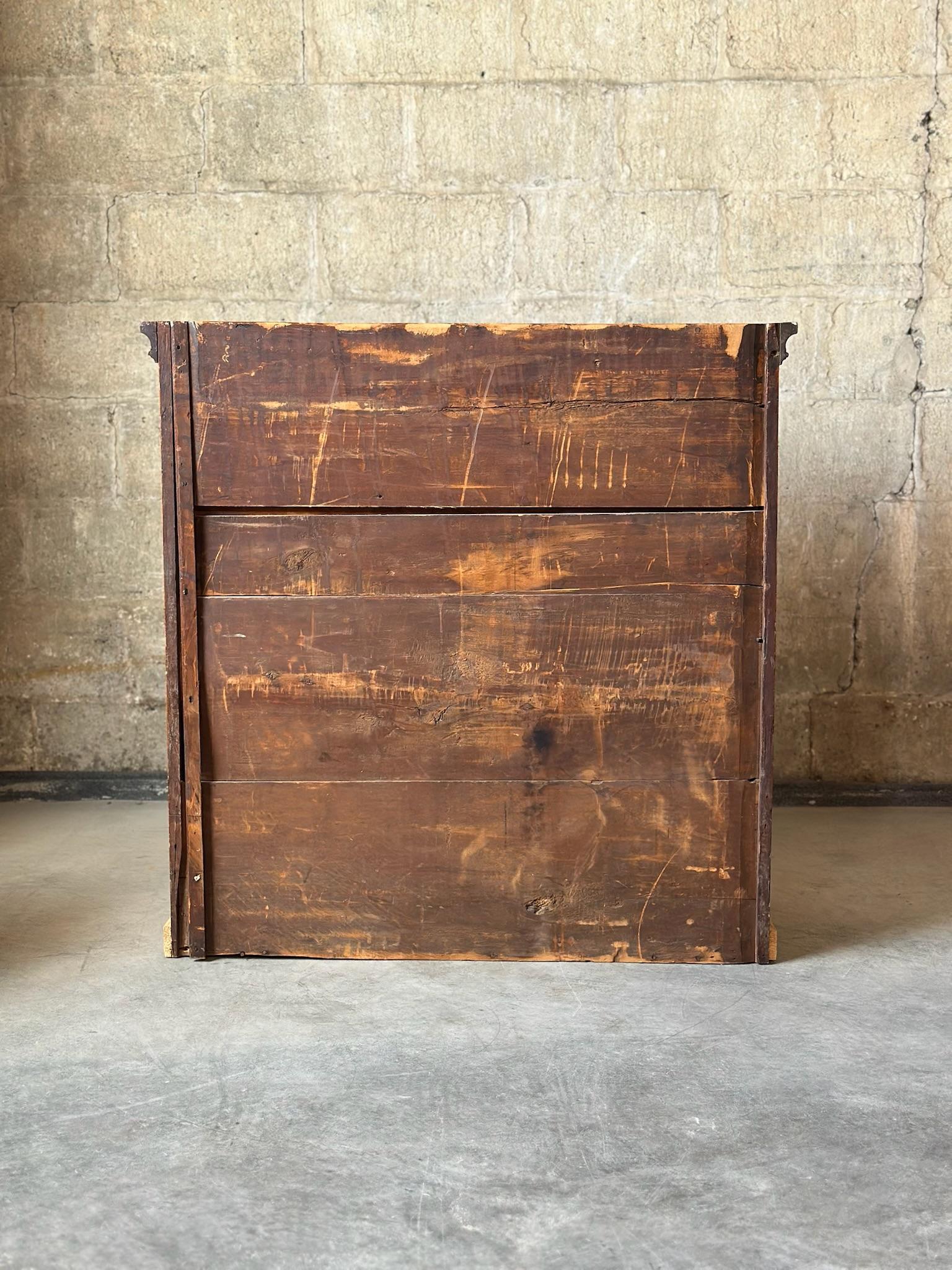 Ancienne commode anglaise en pin frotté en vente 1