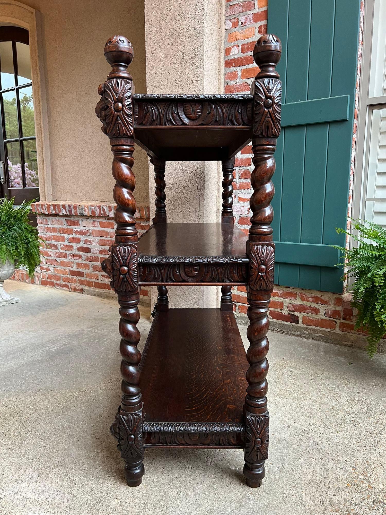 Antica credenza server inglese Barley Twist intagliata in Oak Renaissance Dumbwaiter In condizioni buone in vendita a Shreveport, LA