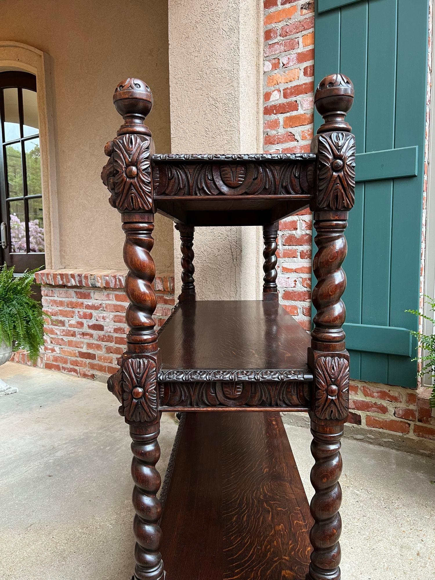 Quercia Antica credenza server inglese Barley Twist intagliata in Oak Renaissance Dumbwaiter in vendita