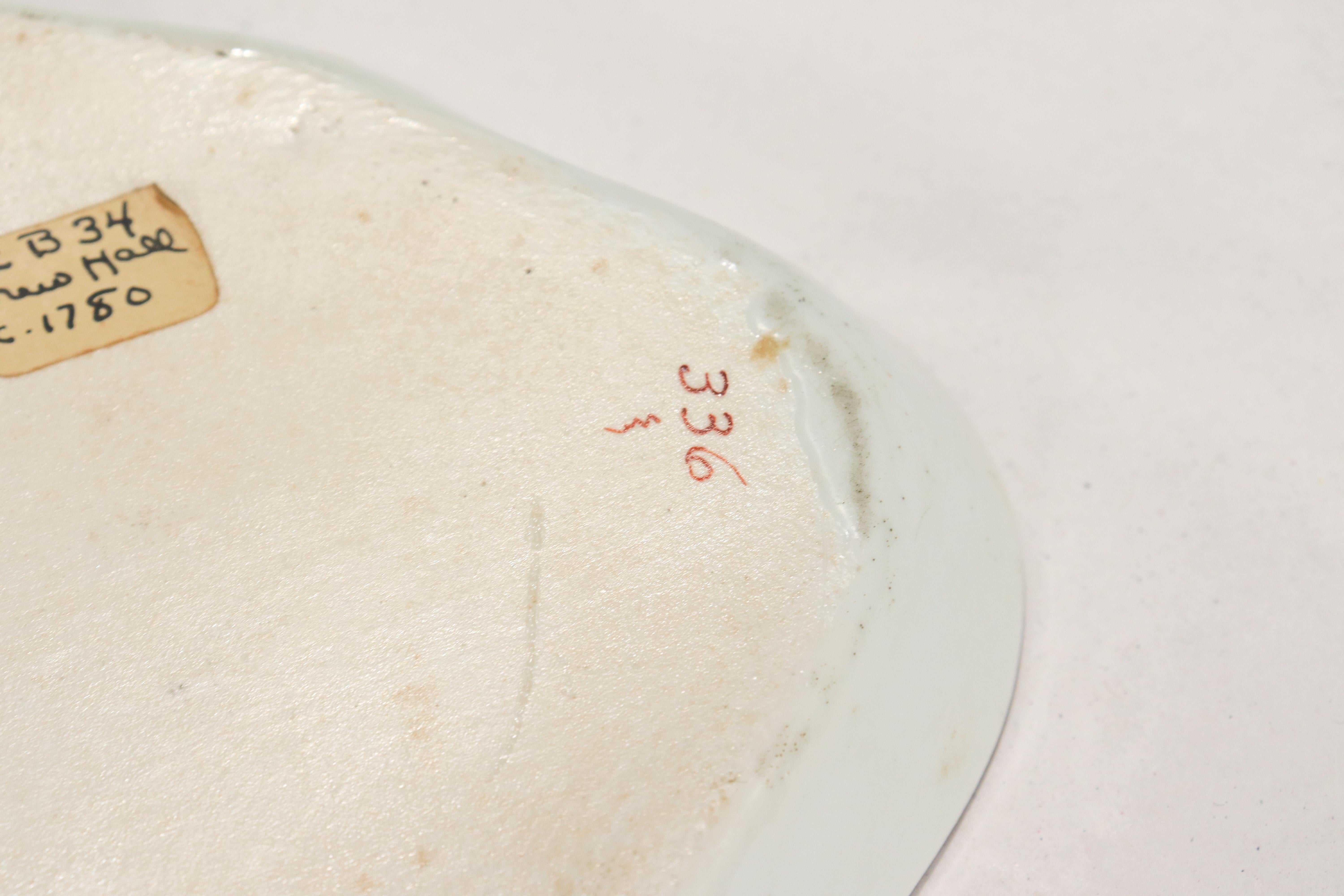 Antiguo salvamanteles de porcelana con forma inglesa New Hall Pintado en venta