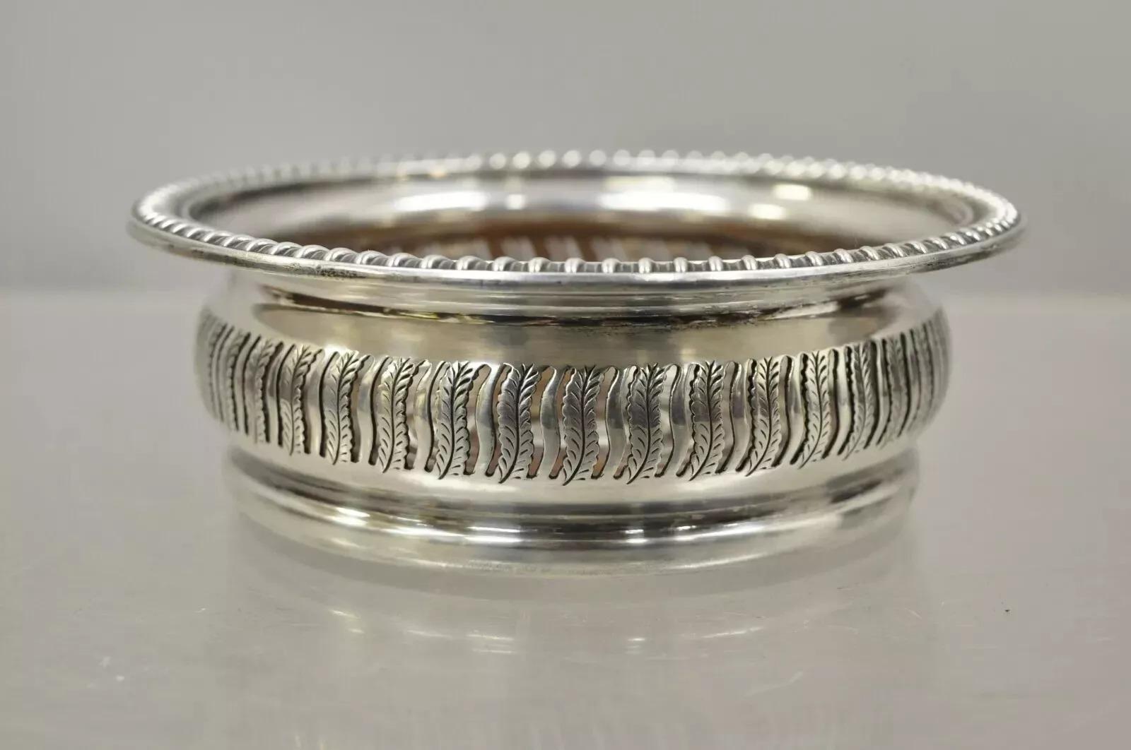 Antiguo posavasos inglés Sheffield Georgian Regency de plata y caoba. Artículo con laterales decorados con perforaciones, interior de caoba, marcado 