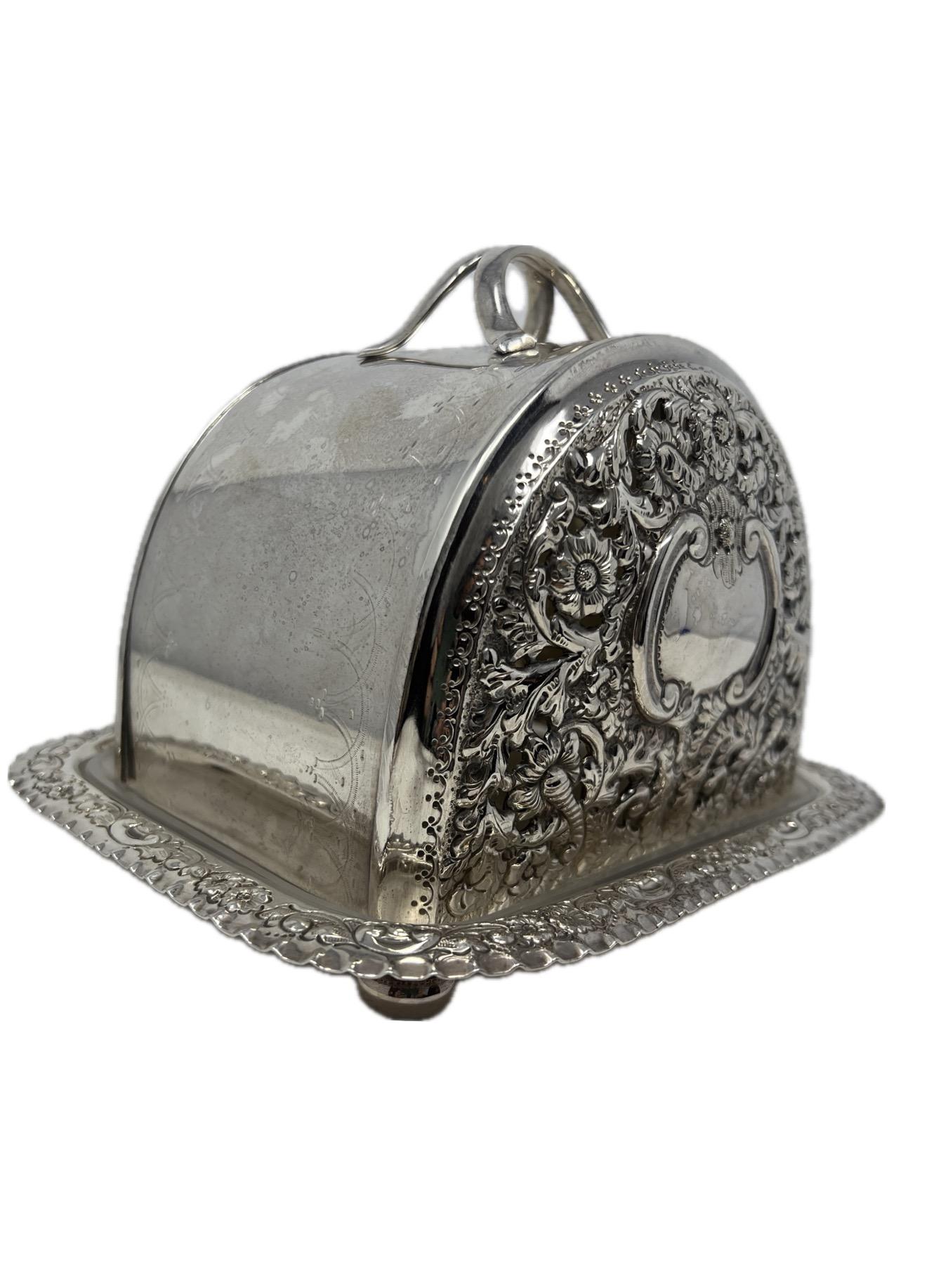 Antique English Sheffield Silver Cheese Dome, Circa 1890. In Good Condition For Sale In New Orleans, LA