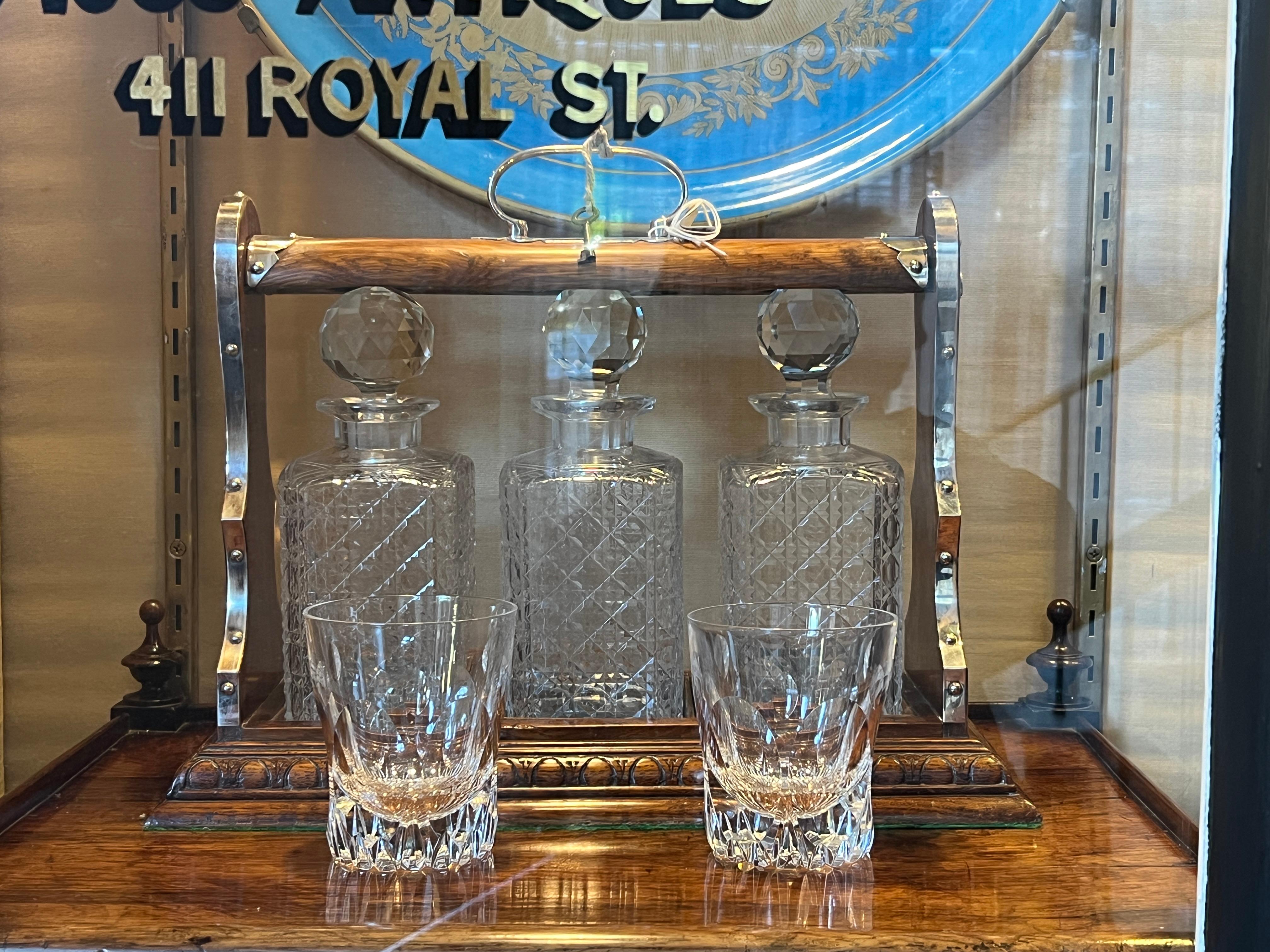 XIXe siècle Ancien Tantale anglais en argent Sheffield, Oak Oak doré et cristal taillé à 3 bouteilles. en vente