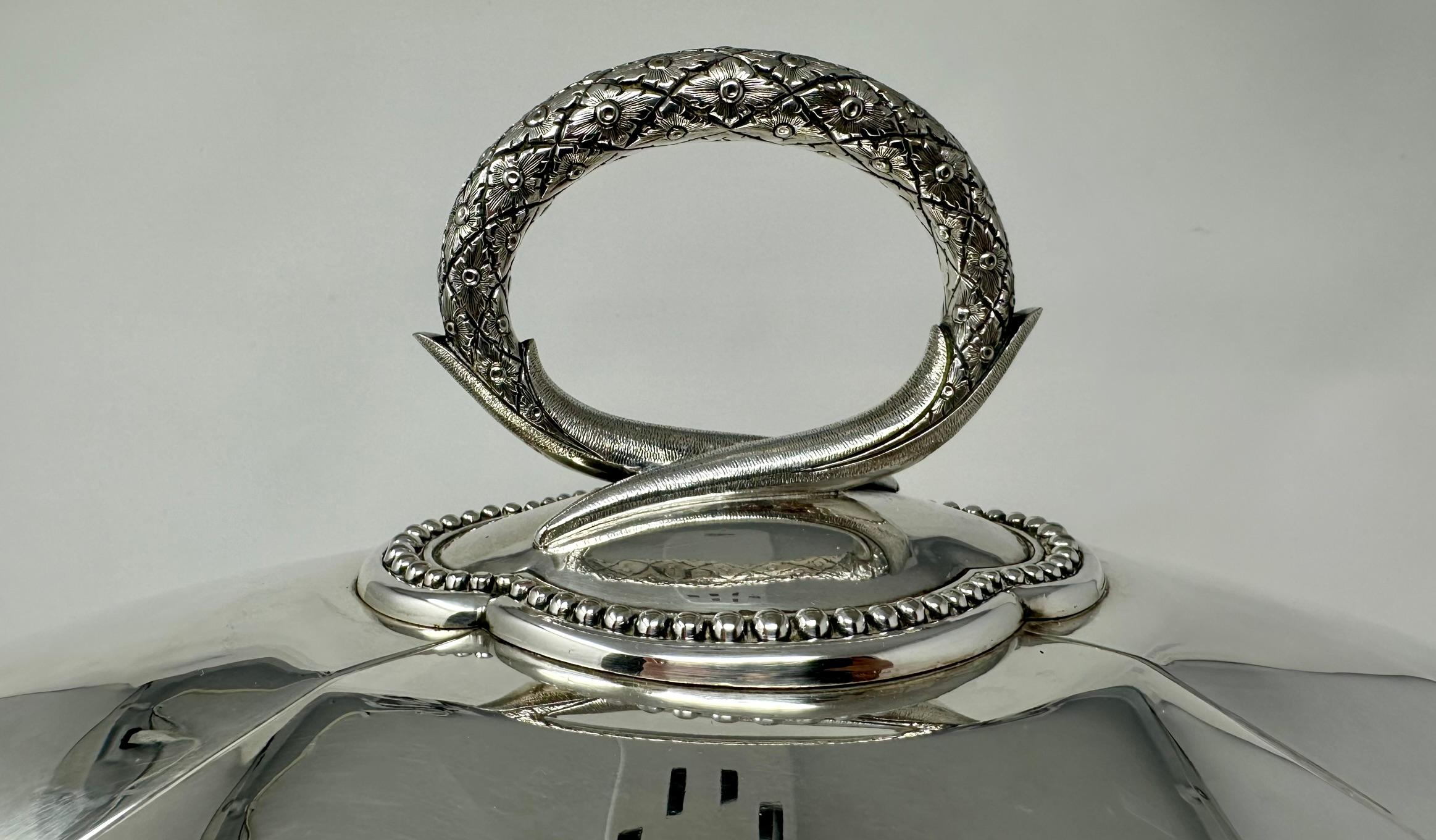 Antigua Cúpula de Carne de Plata Inglesa de Sheffield con Bandeja de Agua Caliente, Circa 1910-1920. en Bueno estado para la venta en New Orleans, LA