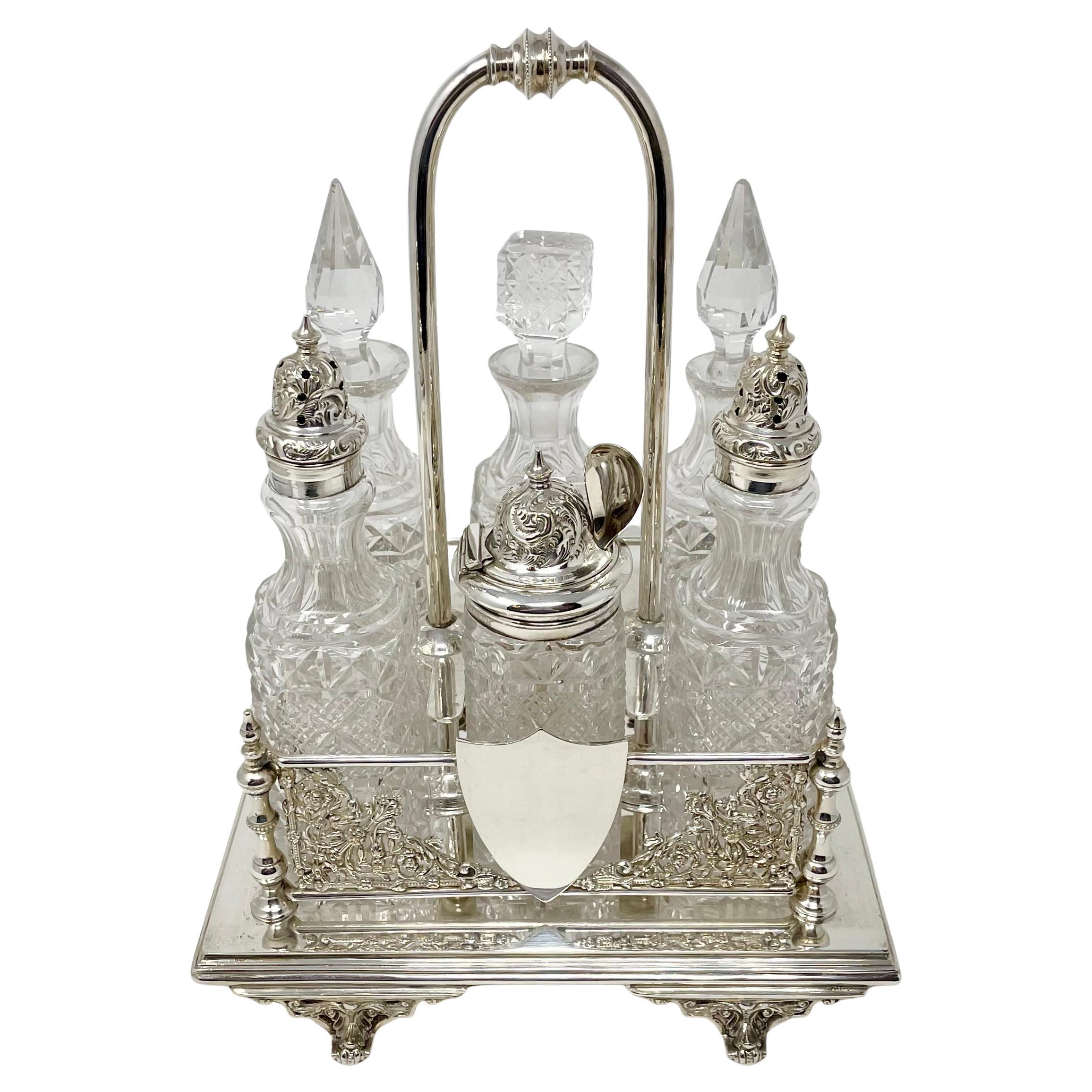 Antico set di 6 bottiglie di Sheffield in argento e cristallo, circa 1880-1890.