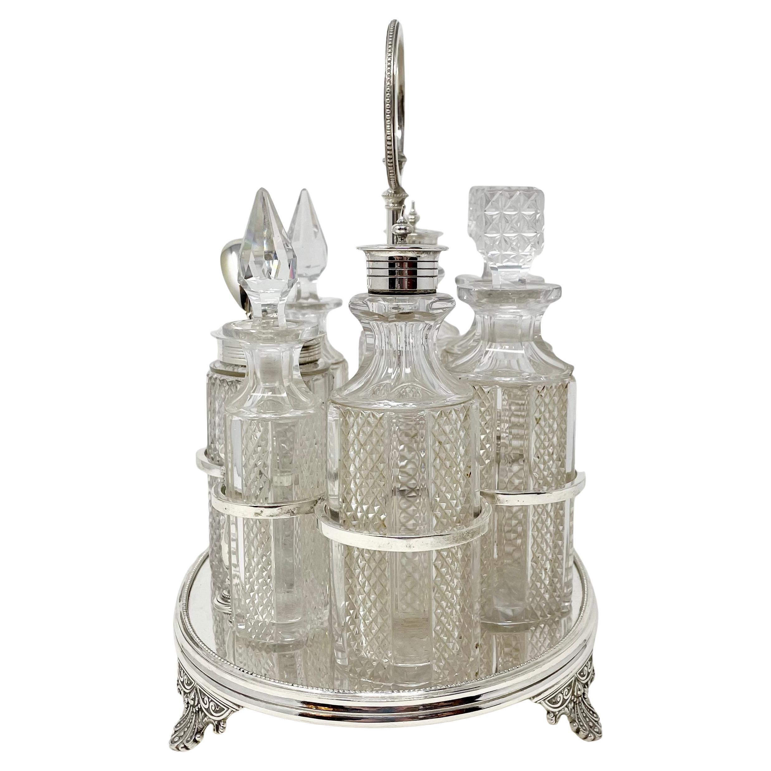 Antico set di ampolle a 6 bottiglie in argento e cristallo di Sheffield, circa 1880. In condizioni buone in vendita a New Orleans, LA