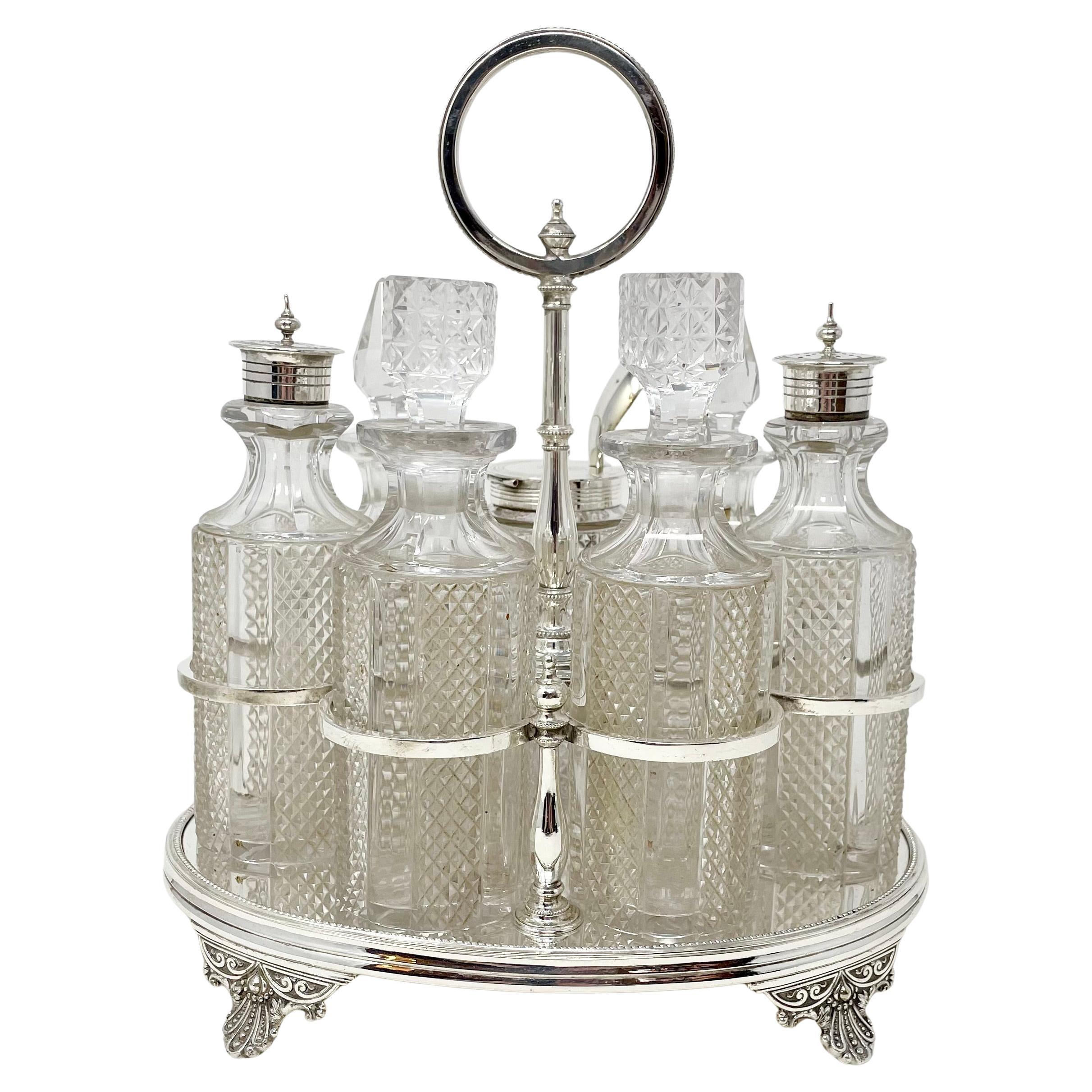 XIX secolo Antico set di ampolle a 6 bottiglie in argento e cristallo di Sheffield, circa 1880. in vendita