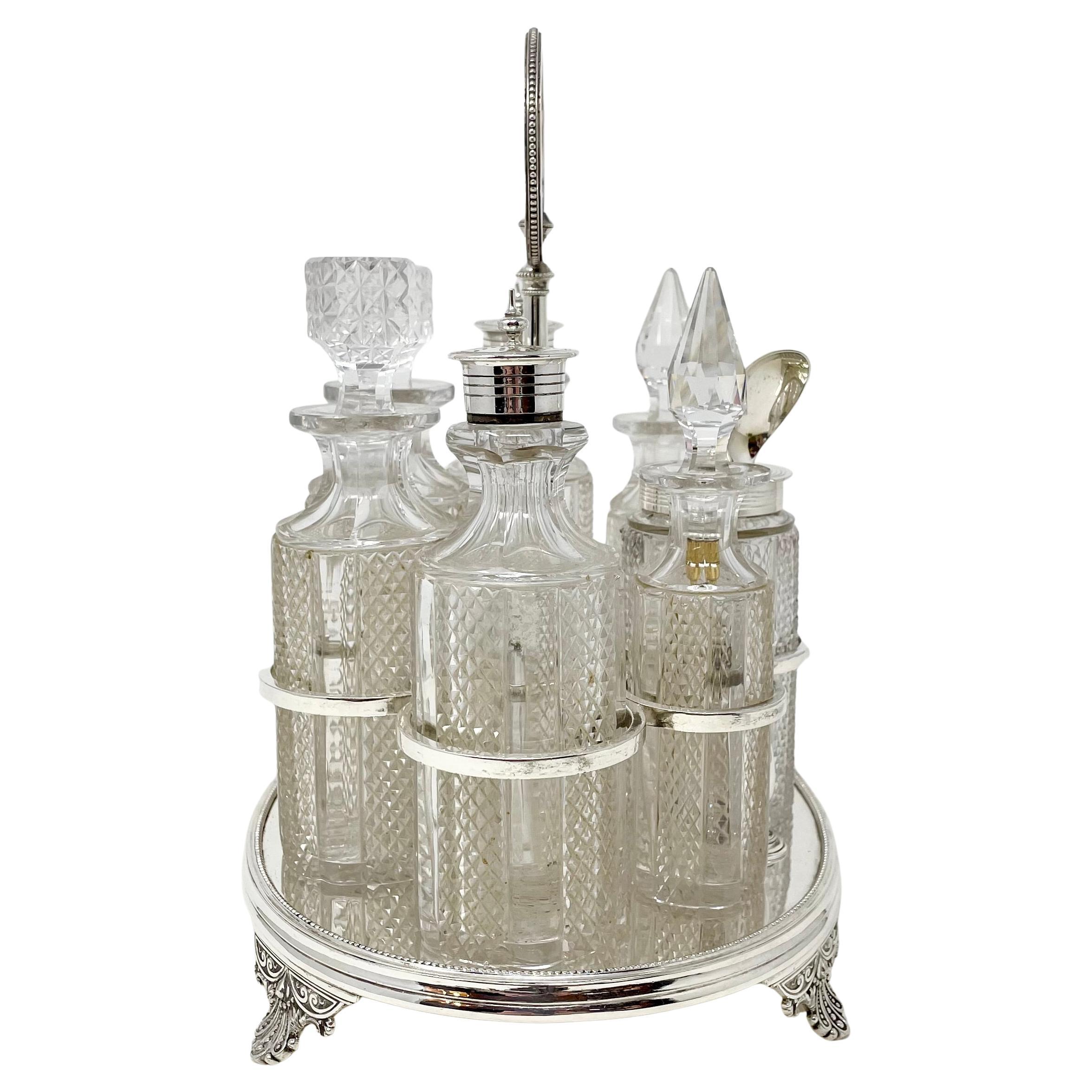 Antico set di ampolle a 6 bottiglie in argento e cristallo di Sheffield, circa 1880. in vendita 1