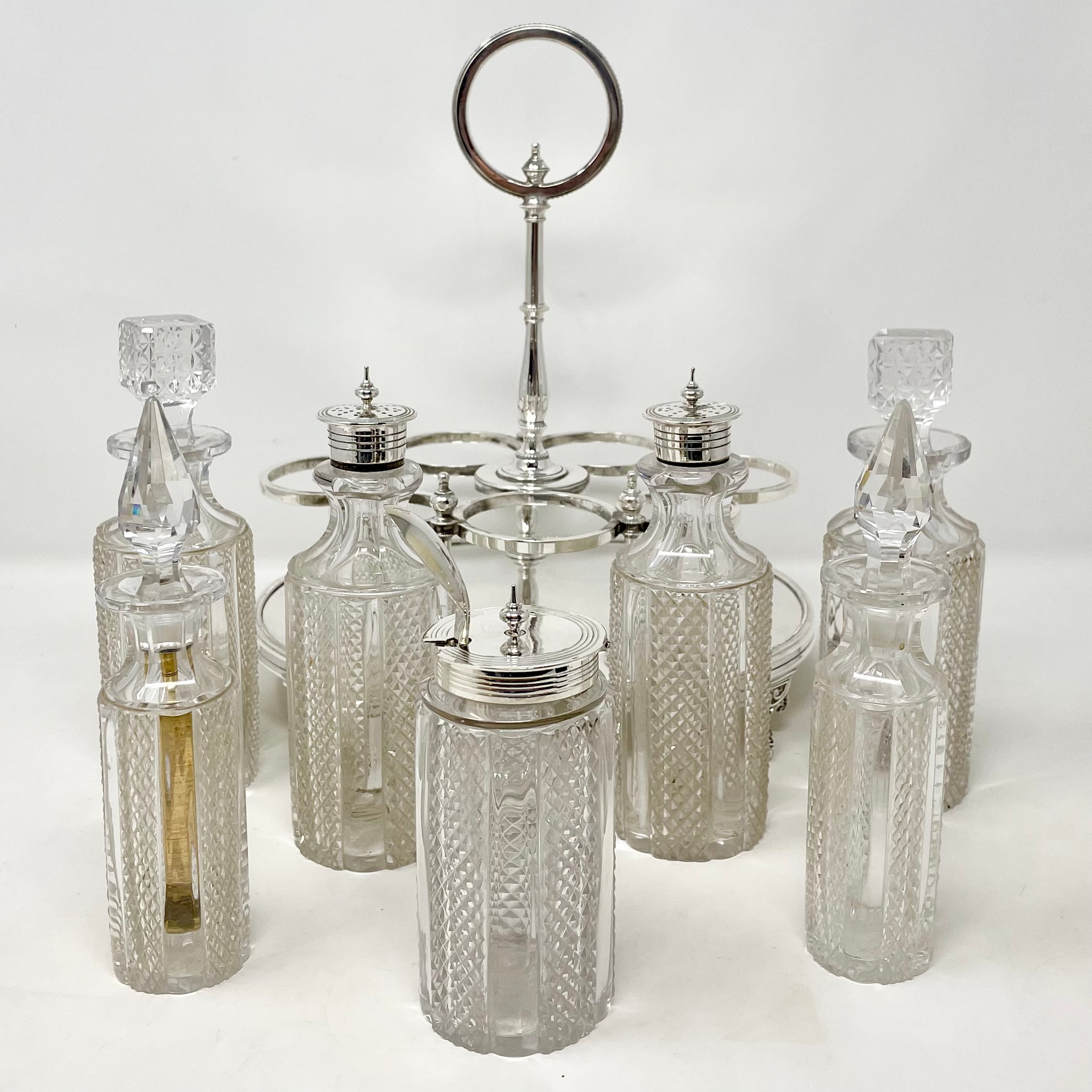 Antico set di ampolle a 6 bottiglie in argento e cristallo di Sheffield, circa 1880. in vendita 2