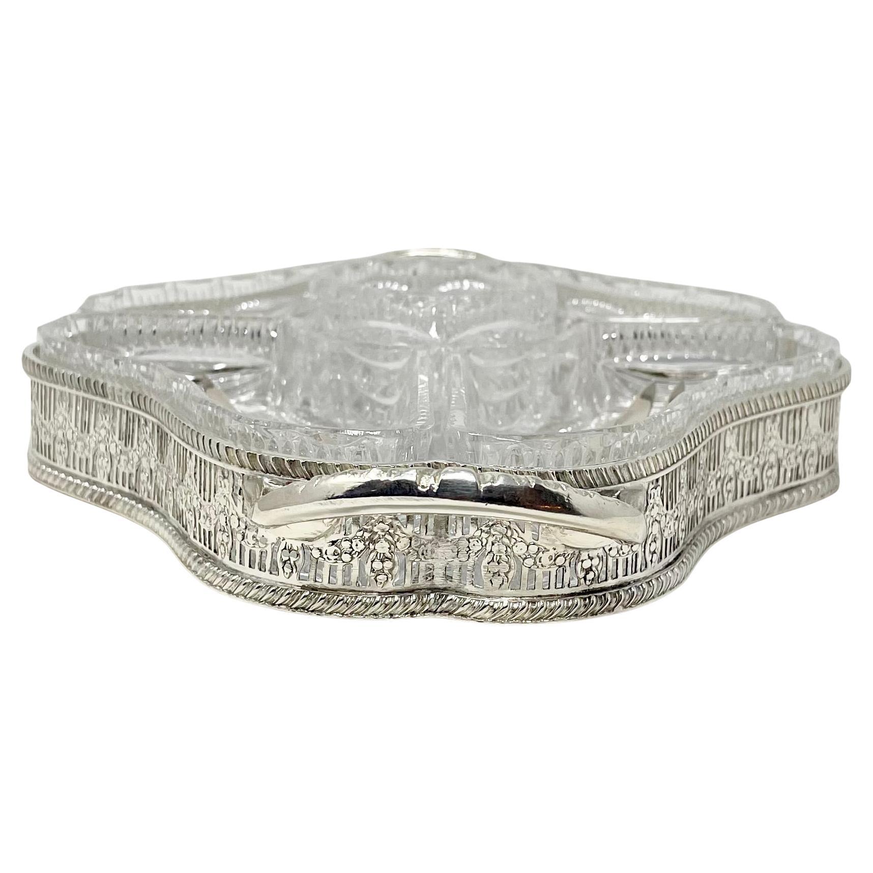 Bandeja de servicio de entremeses de cristal y plata inglesa antigua de Sheffield. siglo XX en venta