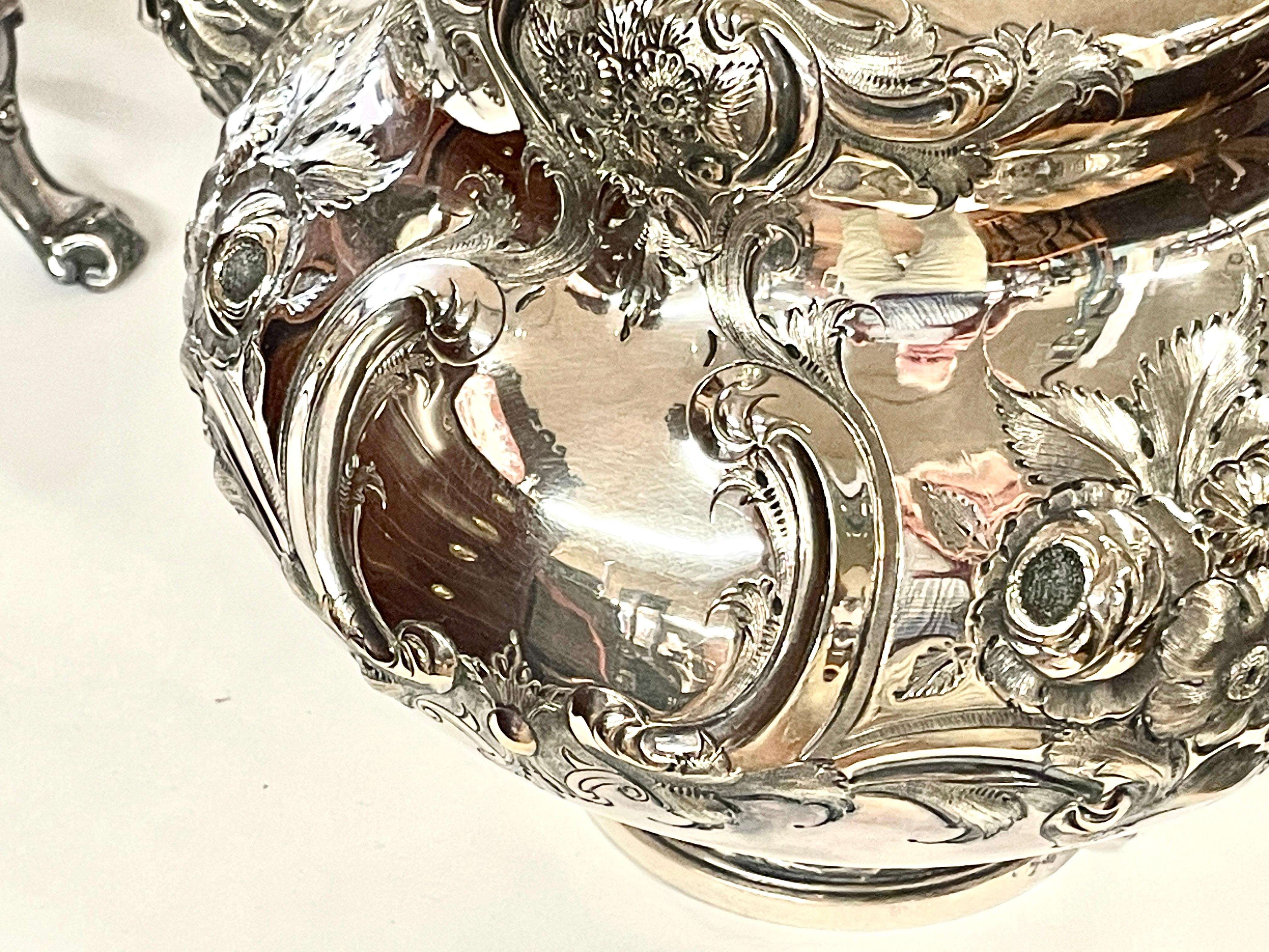 Ancienne bouilloire à bascule Louis XIV en métal argenté de Sheffield et son Stand Bon état - En vente à Charleston, SC