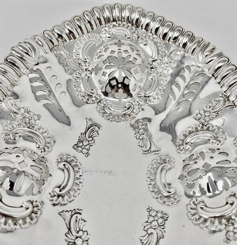 Antique English Sheffield Silver-Plated Basket, Circa 1870-1880 In Good Condition In New Orleans, LA