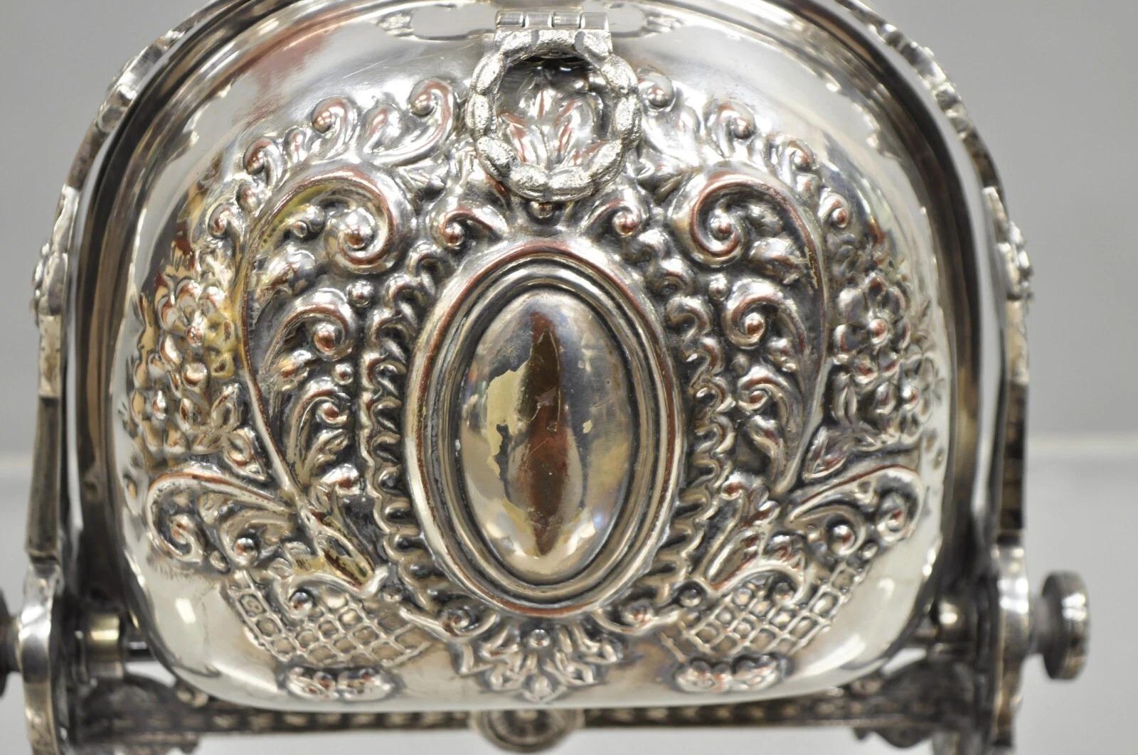 Antike englische Sheffield Victorian Repousse versilberte Biskuit-Kriegerschachtel aus Biskuit (Viktorianisch) im Angebot