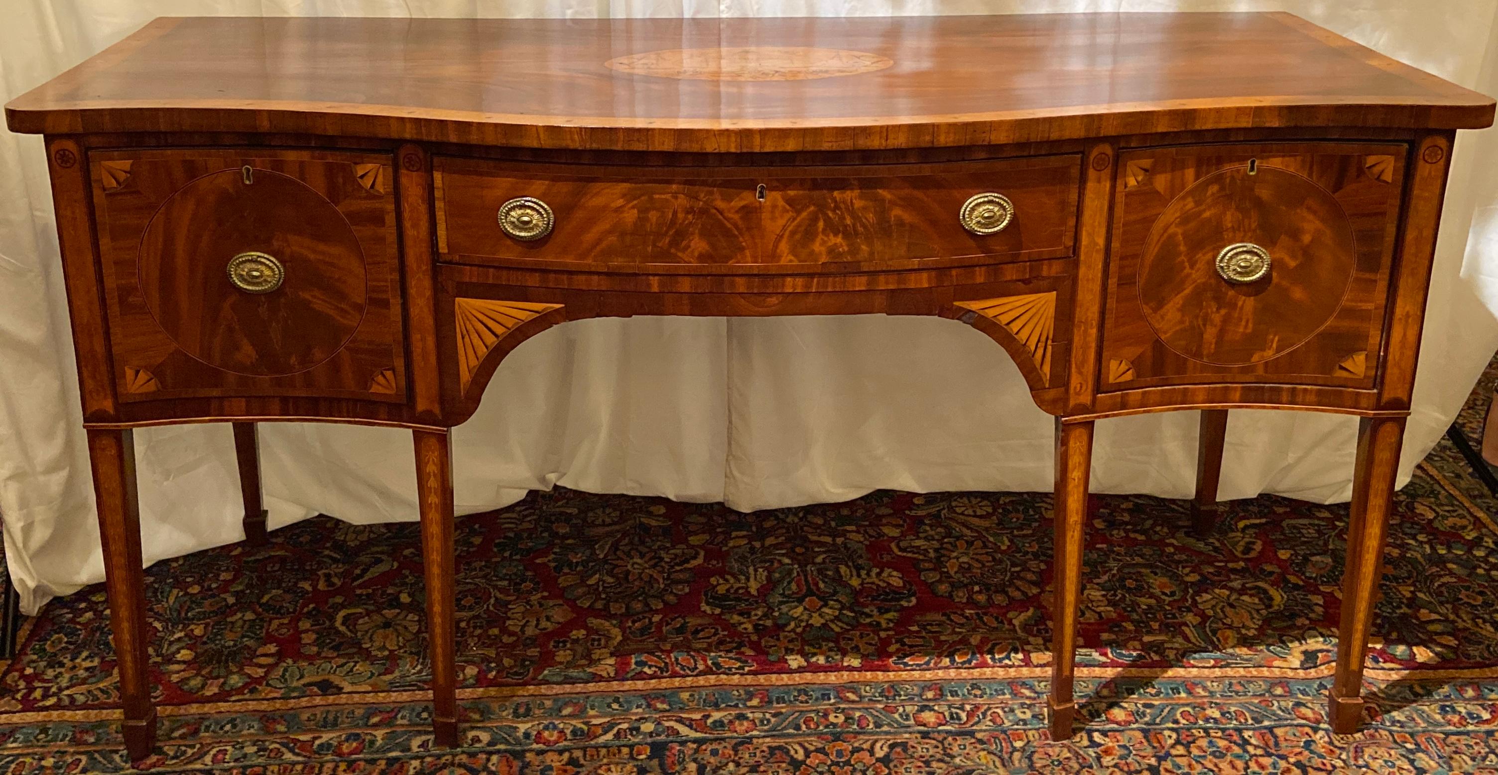 Antique English Sheraton Mahogany sideboard, Circa 1780-1810.
Serpentine front and beautiful Inlay.