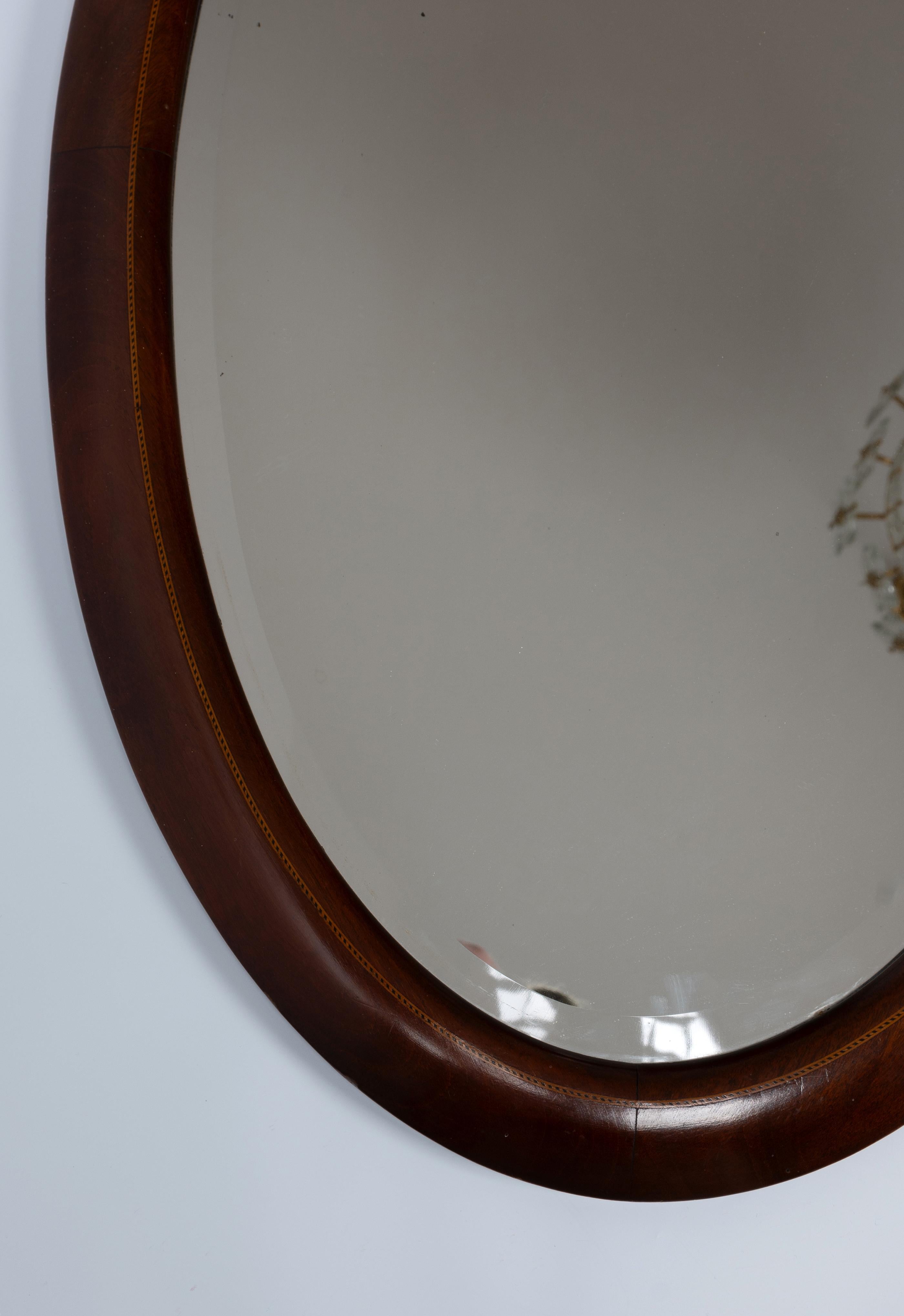 Antique English Sheraton Revival Cushioned Inlaid Mahogany Oval Mirror  In Good Condition For Sale In London, GB