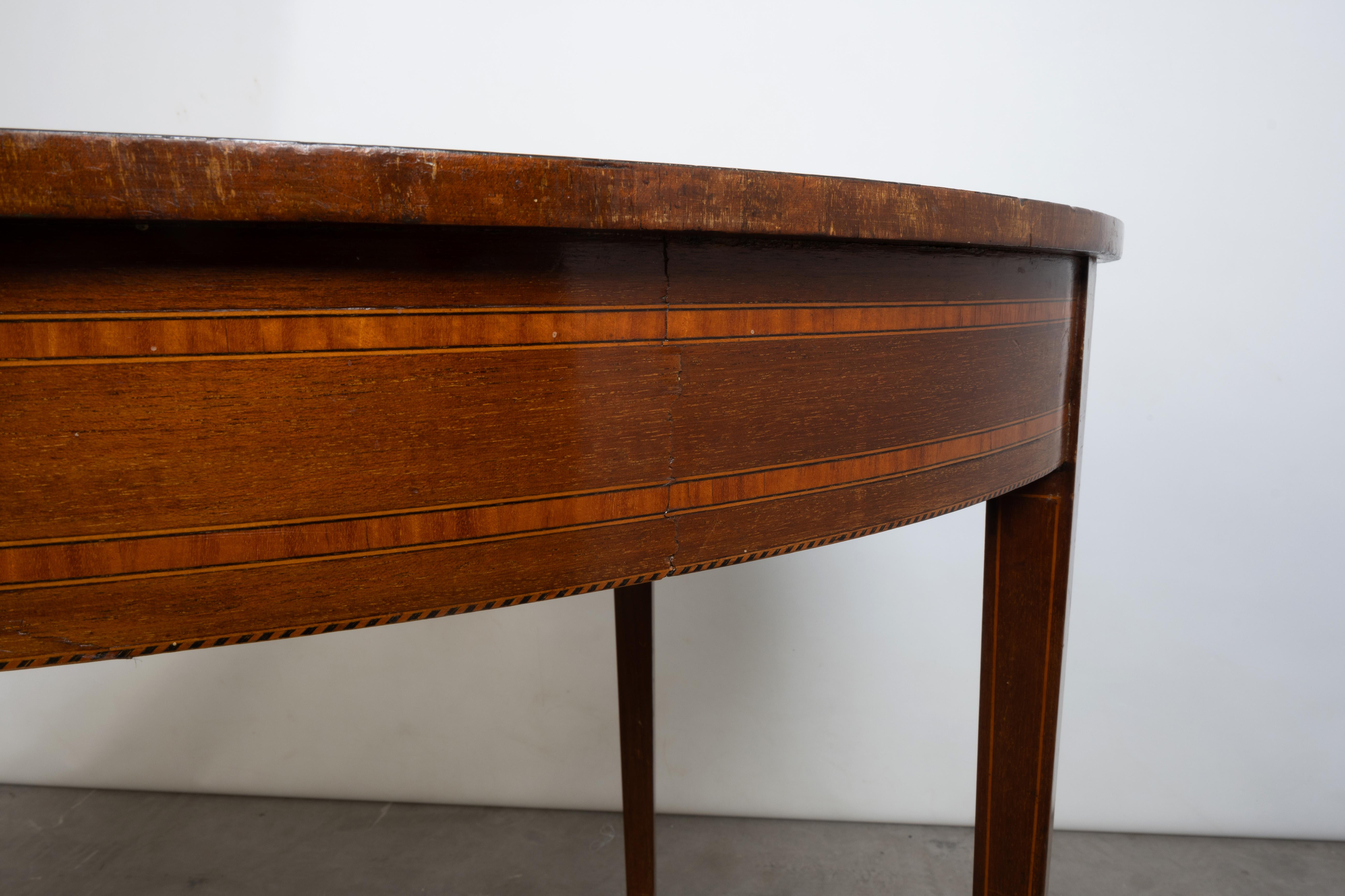 Ancienne table centrale ovale marquetée de style Sheraton Revival anglais, vers 1900 en vente 3