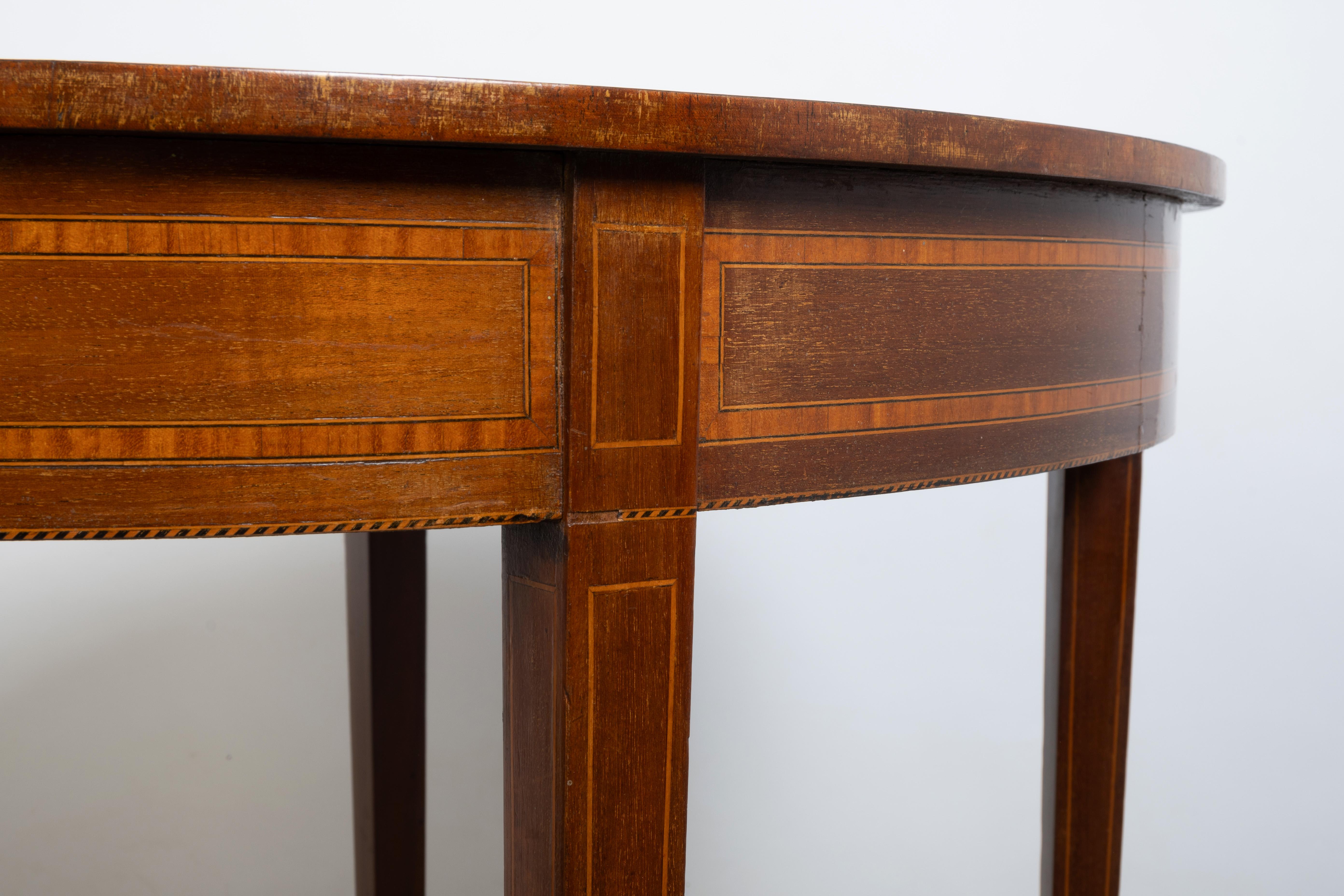 Buis Ancienne table centrale ovale marquetée de style Sheraton Revival anglais, vers 1900 en vente