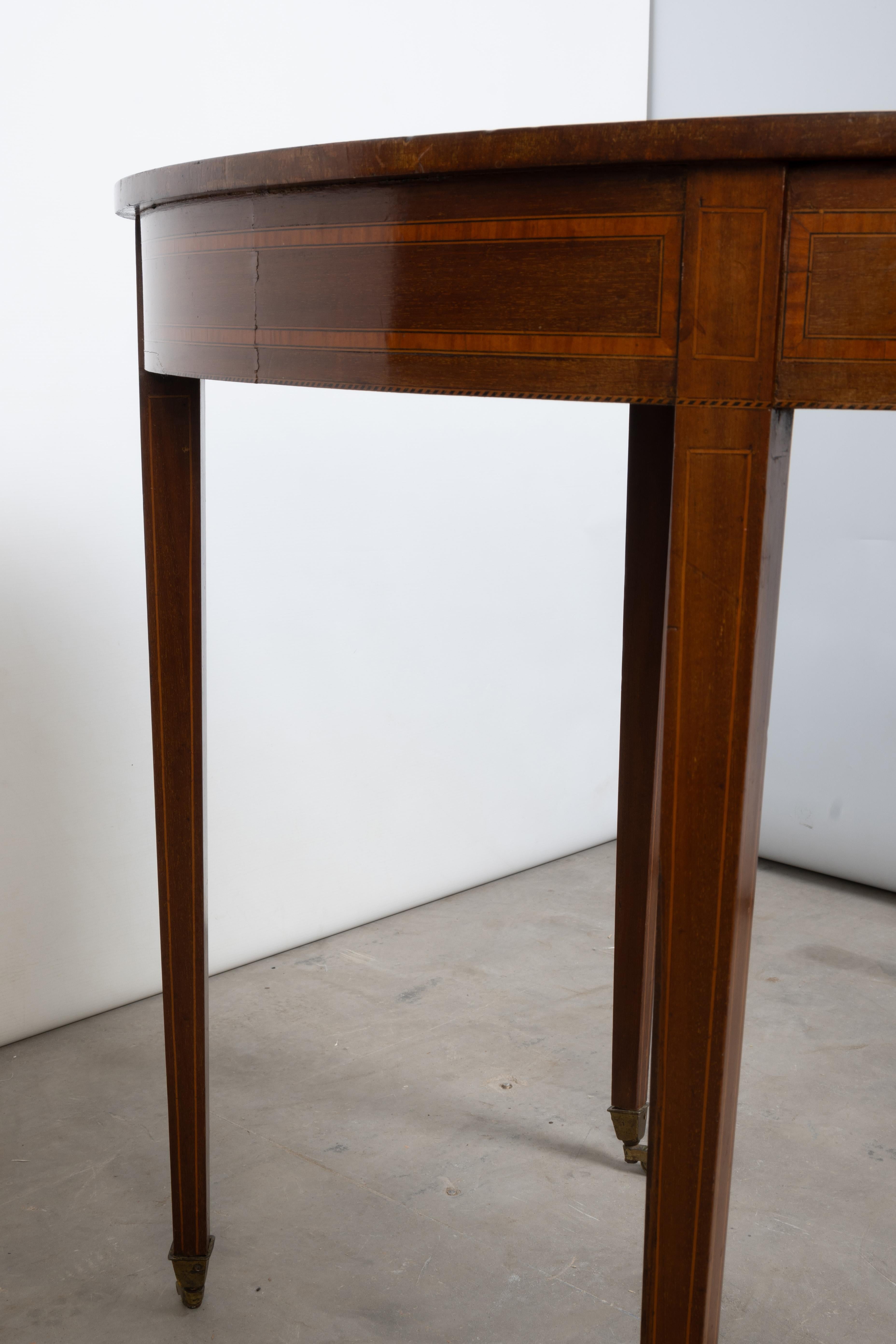 Ancienne table centrale ovale marquetée de style Sheraton Revival anglais, vers 1900 en vente 1